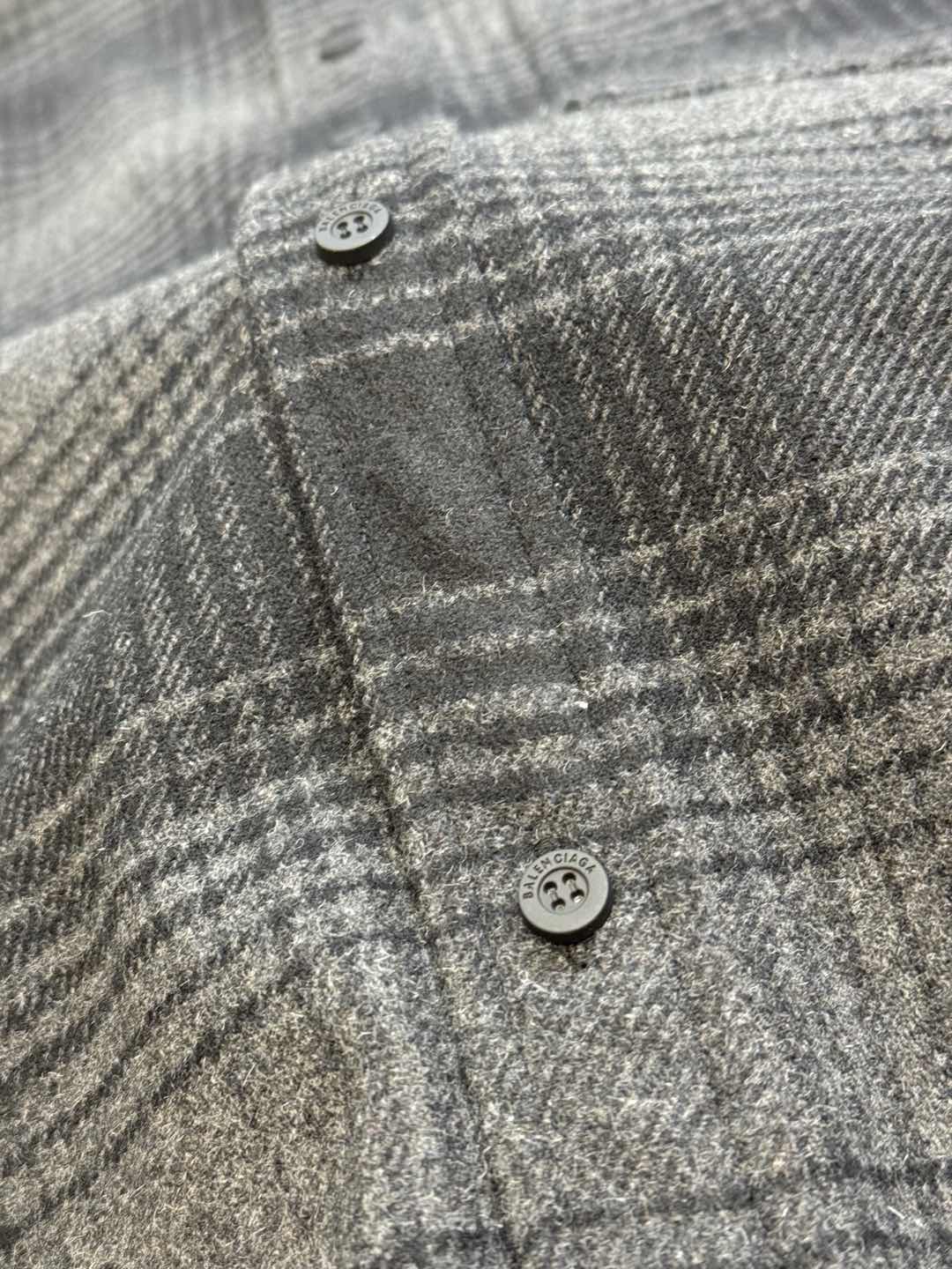 BALENCIAGA Men's Oversized Shirt "Gray/Black" (725377TRU171262）