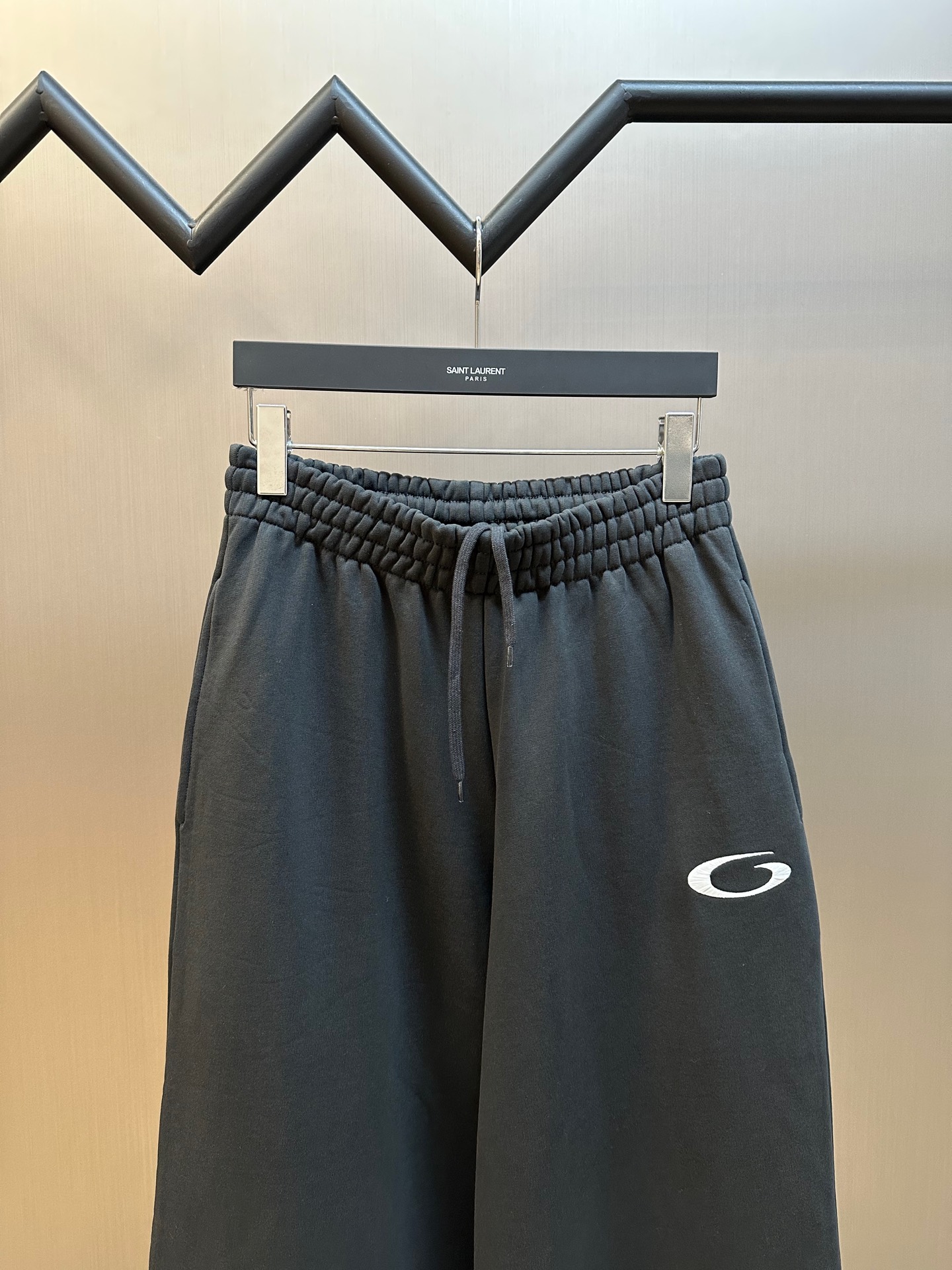 BALENCIAGA Men's Basketball Series - Baggy Sweatpants in Black (803266TRVW81055）