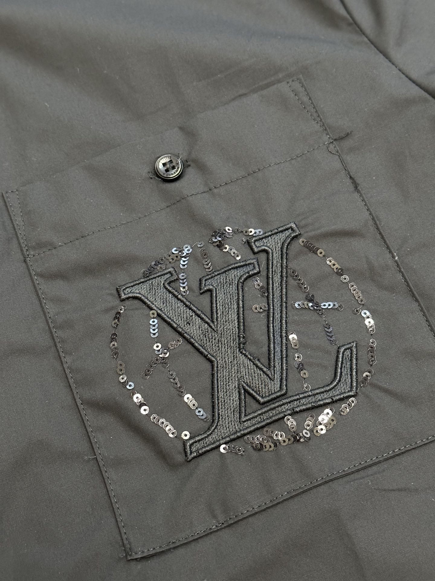 Louis Vuitton Embroidered short-sleeve cotton shirt（1AHCHC）