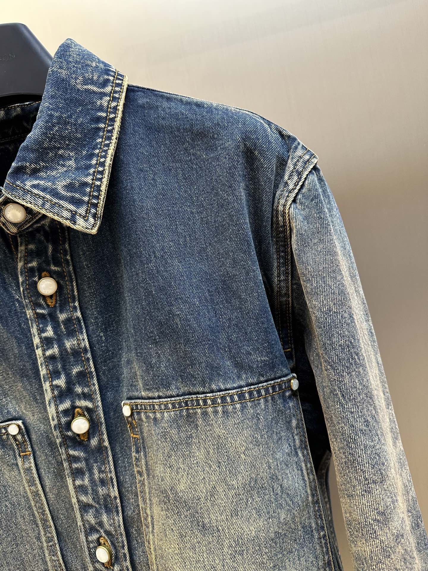 Louis Vuitton Sunfaded Effect Denim Long-Sleeved Shirt "Indigo"（1AHCI6）