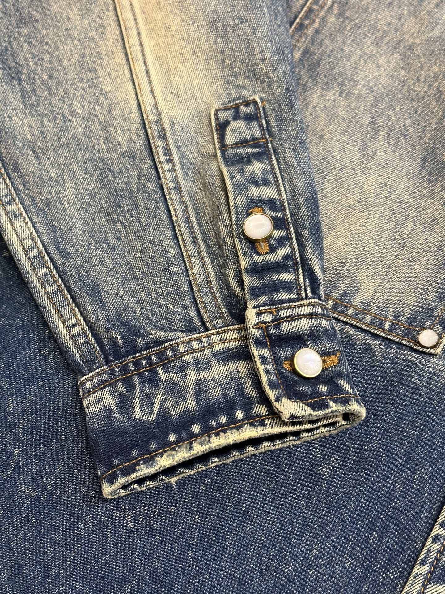 Louis Vuitton Sunfaded Effect Denim Long-Sleeved Shirt "Indigo"（1AHCI6）