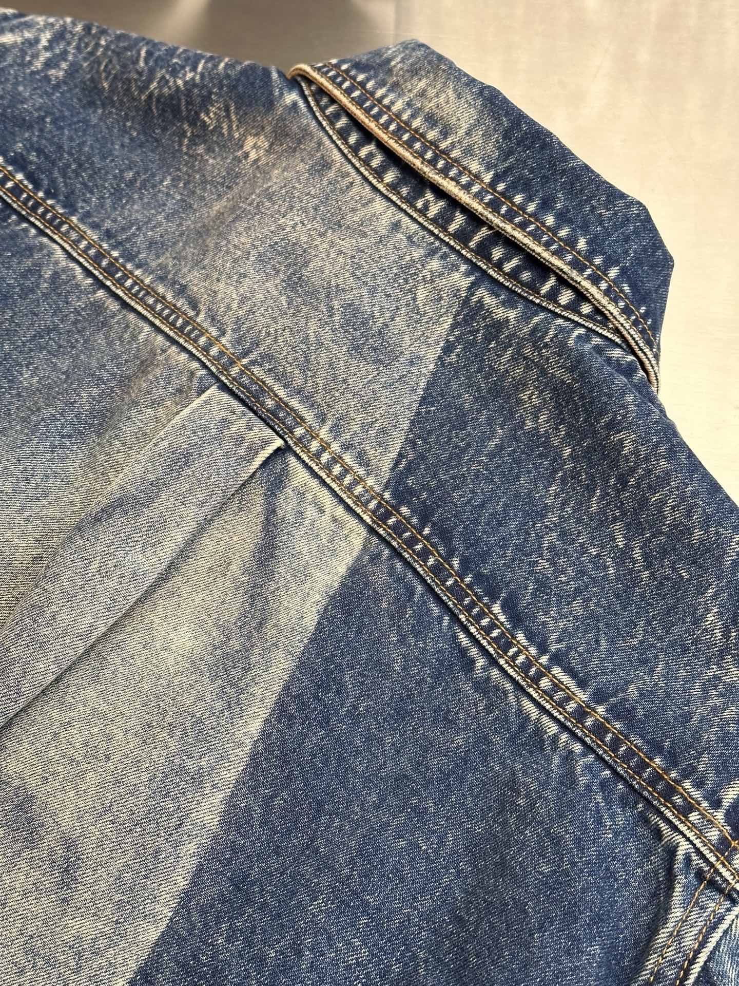 Louis Vuitton Sunfaded Effect Denim Long-Sleeved Shirt "Indigo"（1AHCI6）