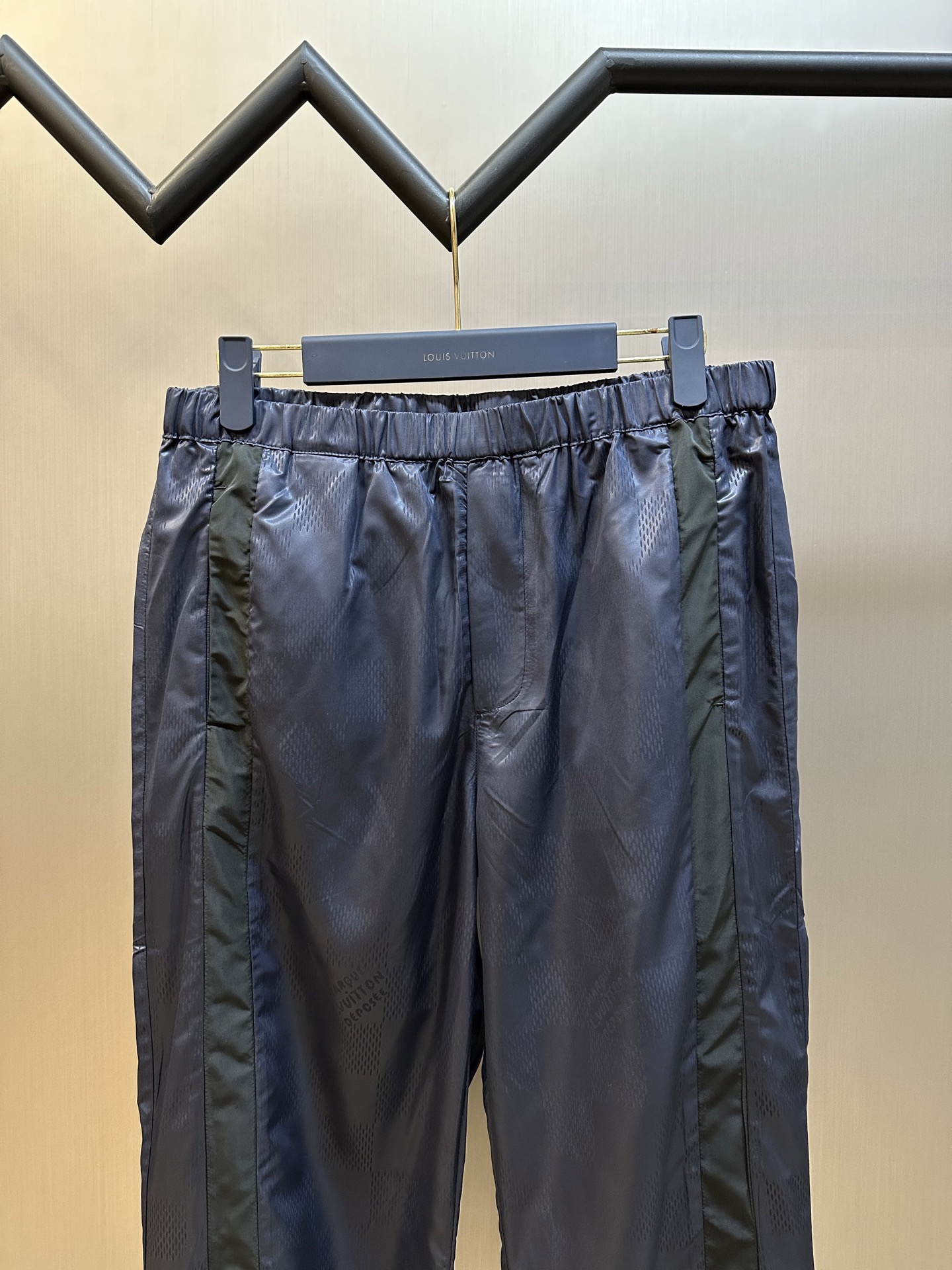 Louis Vuitton Nylon travel track pants（1AGJKS）