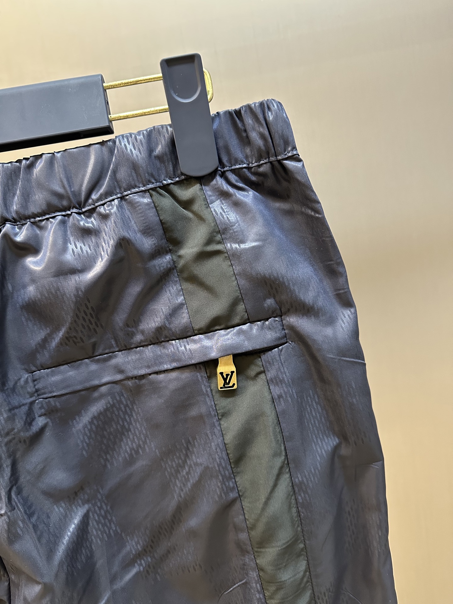 Louis Vuitton Nylon travel track pants（1AGJKS）