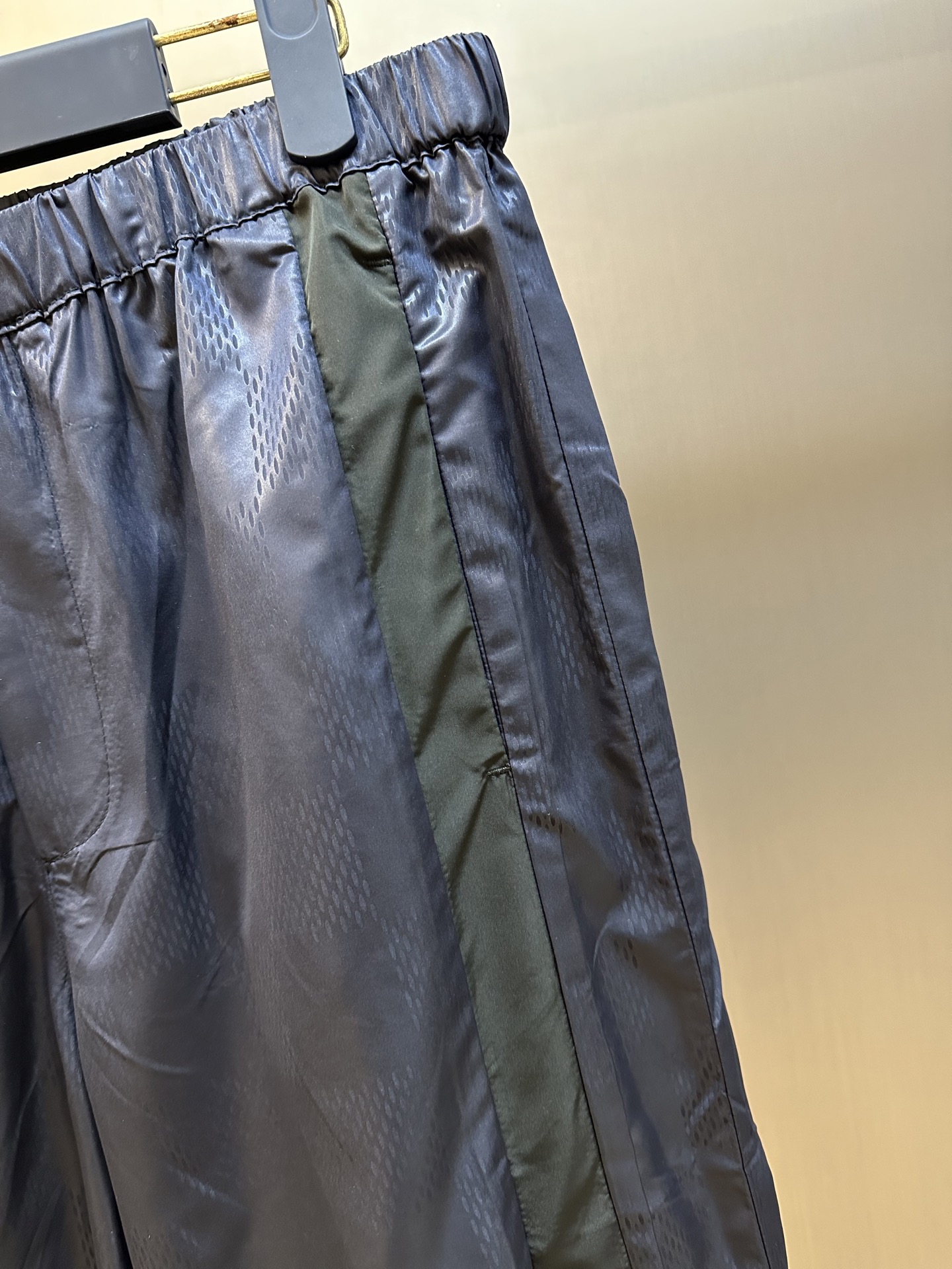 Louis Vuitton Nylon travel track pants（1AGJKS）