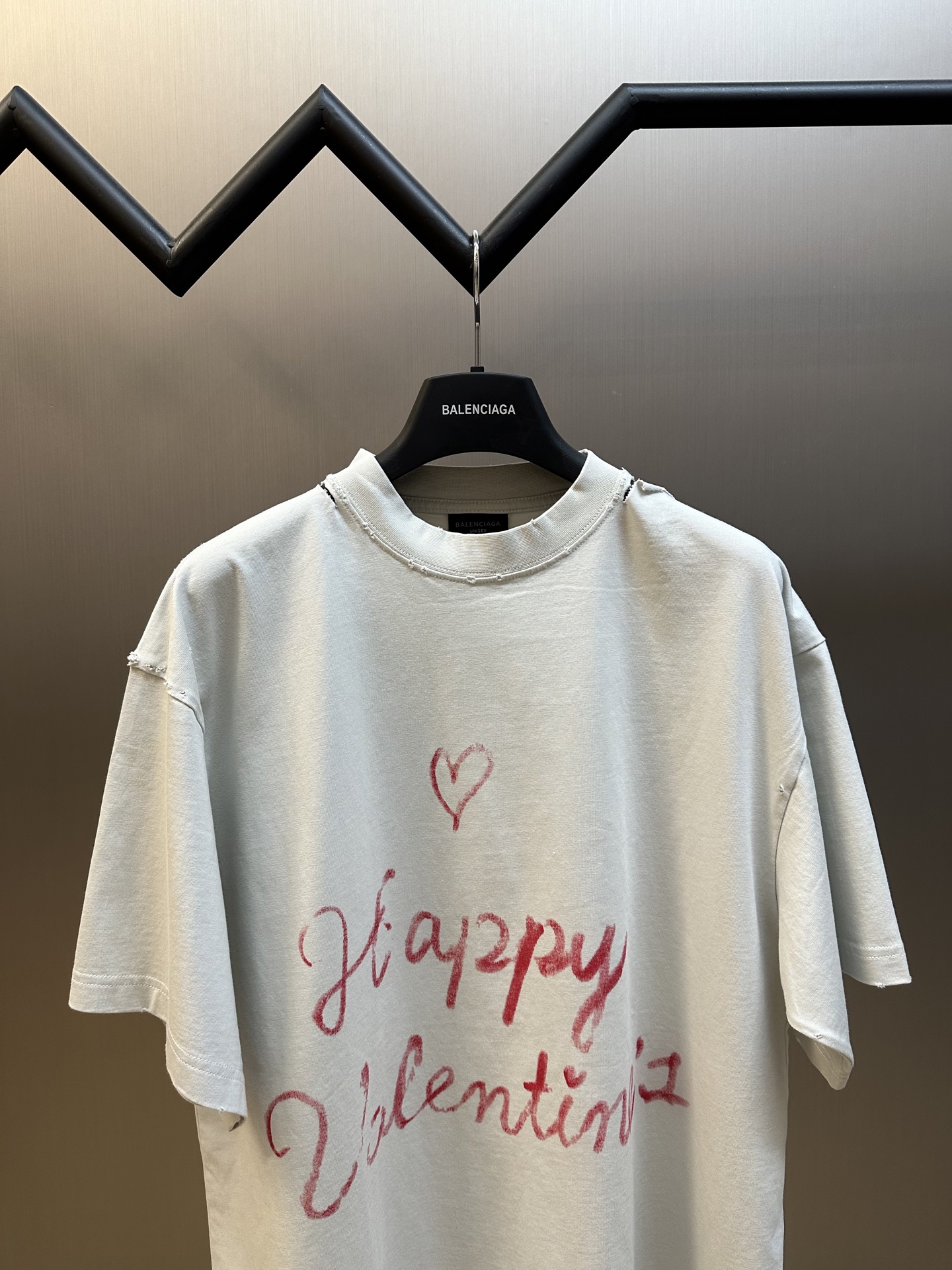 BALENCIAGA  Women's Lipstick Valentines T-Shirt, Small Fit, in White (811746TRVR29012）