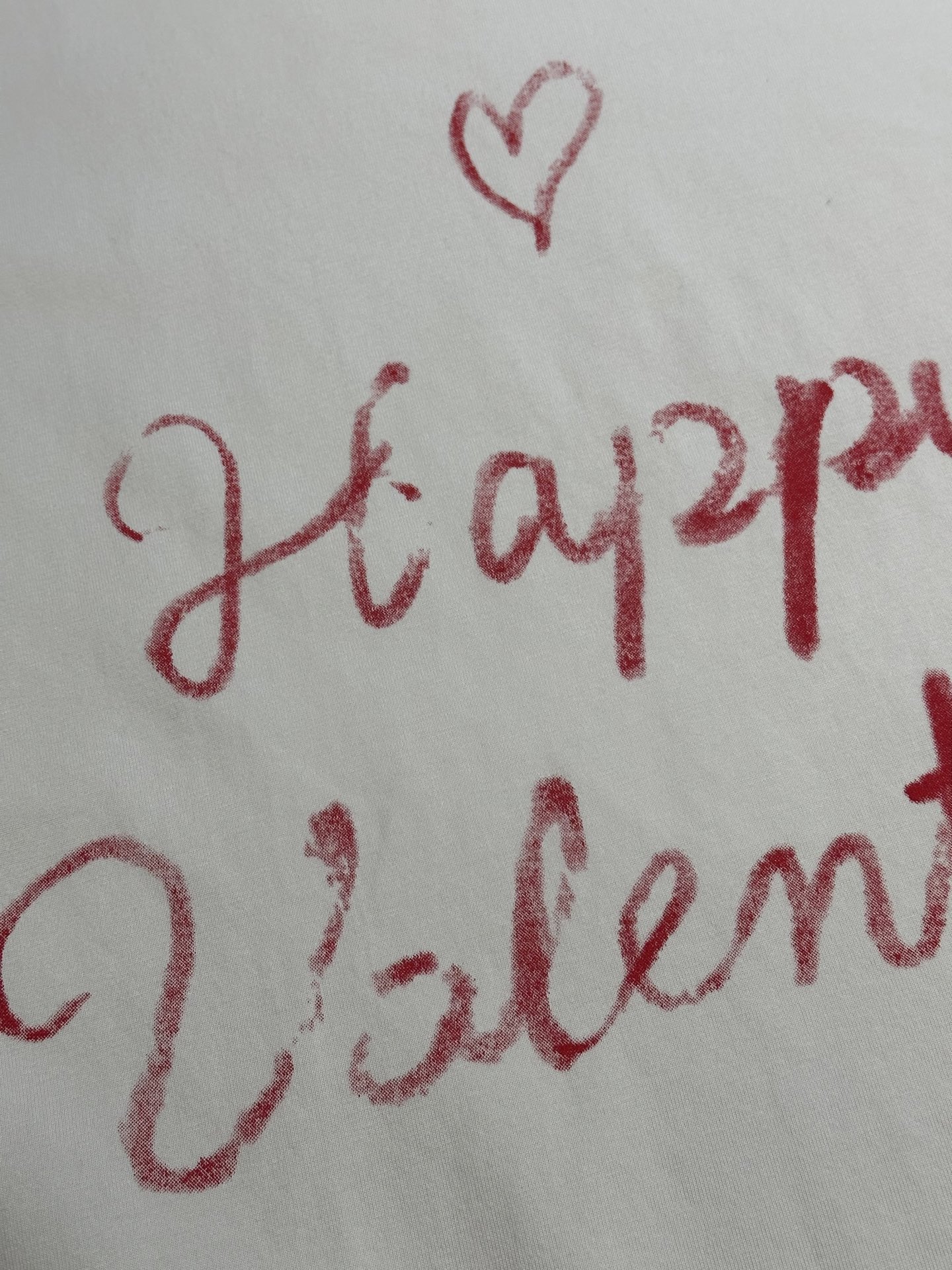 BALENCIAGA  Women's Lipstick Valentines T-Shirt, Small Fit, in White (811746TRVR29012）