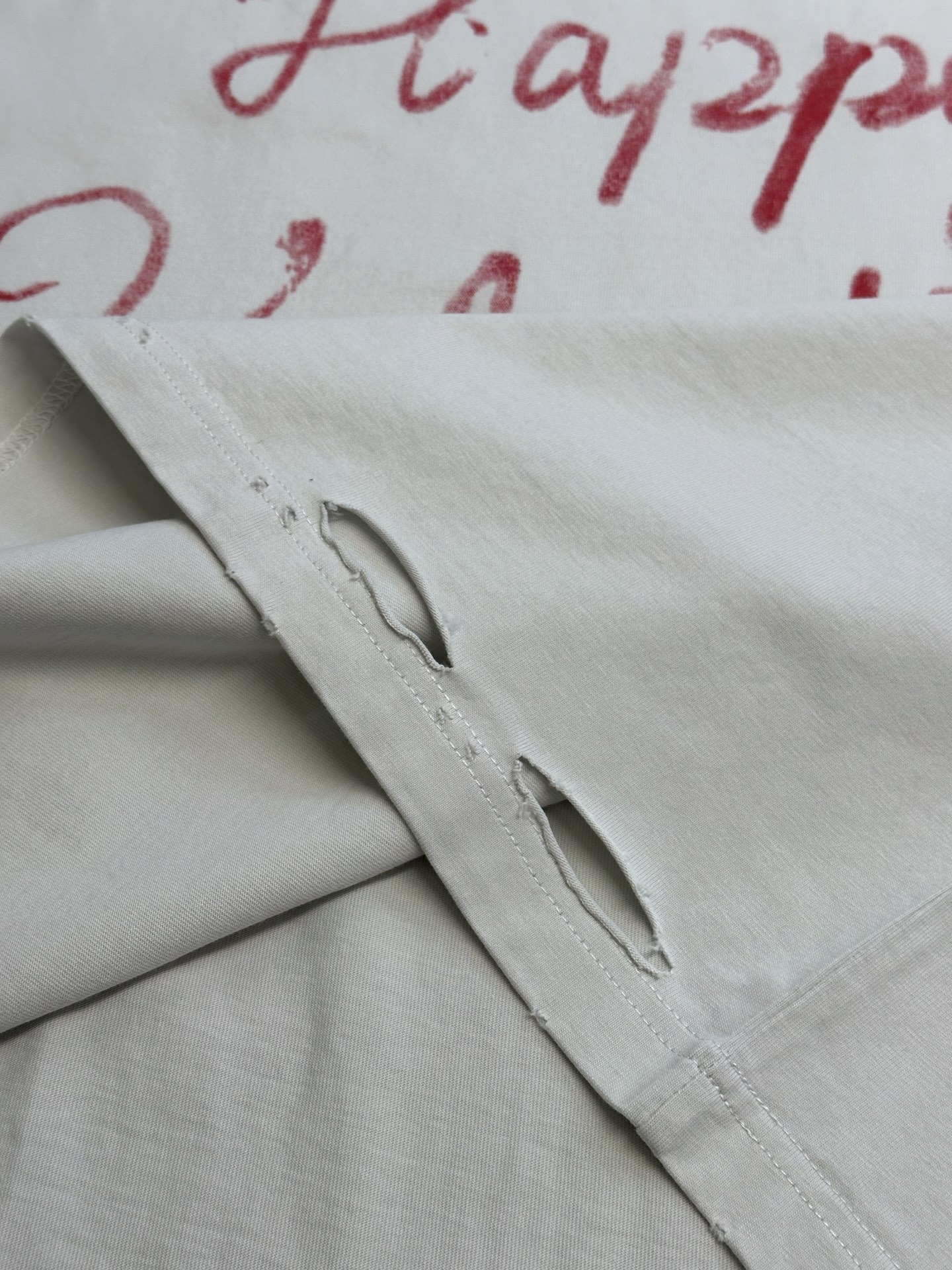 BALENCIAGA  Women's Lipstick Valentines T-Shirt, Small Fit, in White (811746TRVR29012）