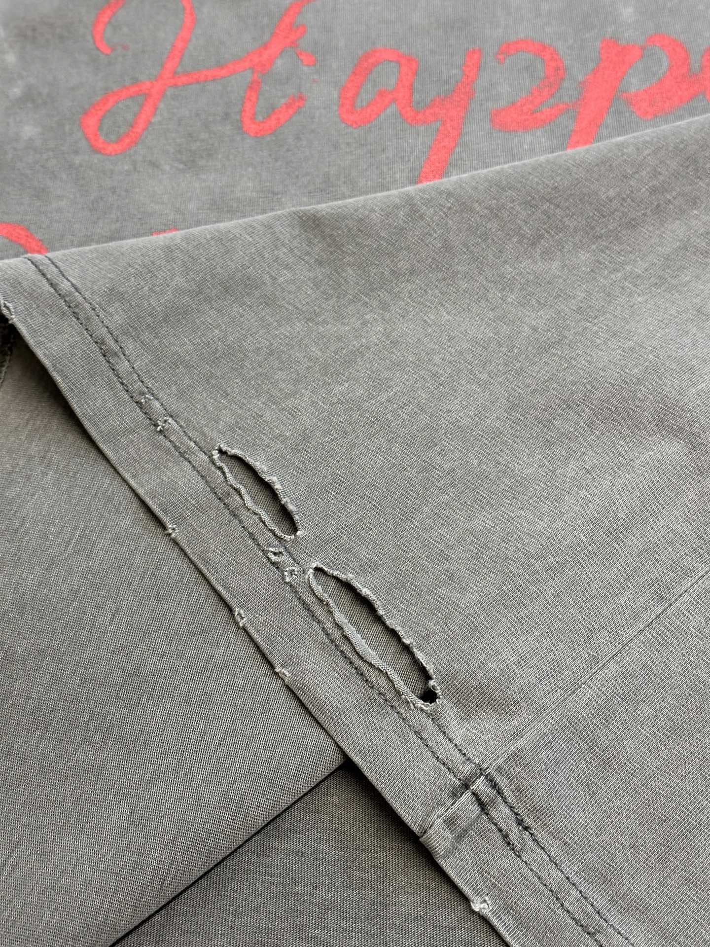 BALENCIAGA  Women's Lipstick Valentines T-Shirt, Small Fit, in White (811746TRVR29012）