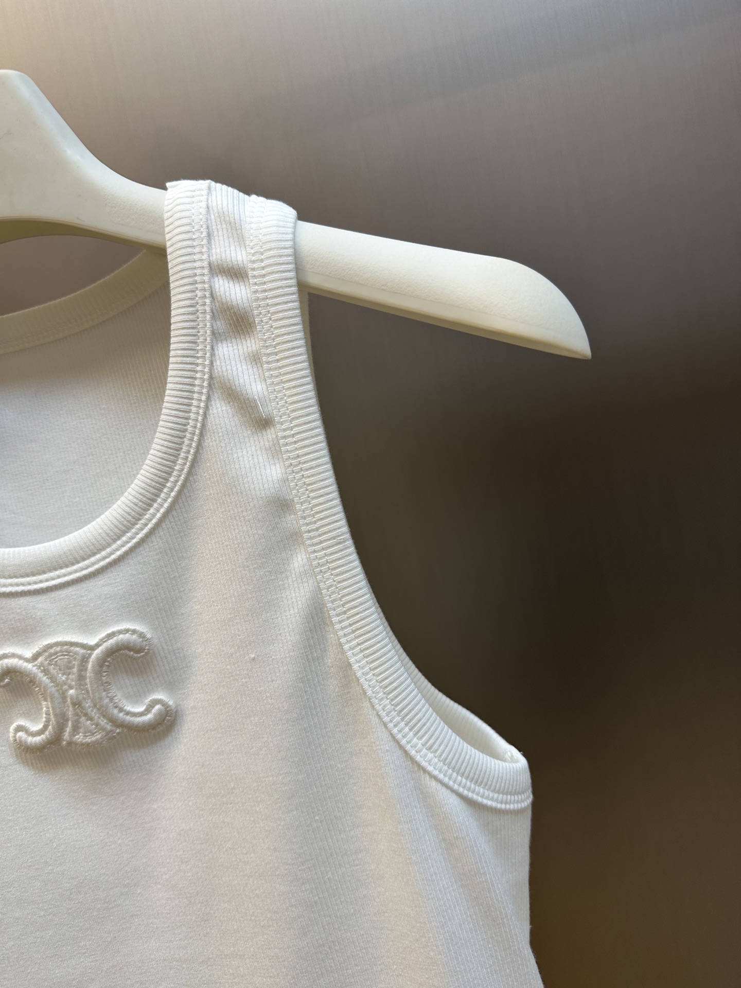 CELINE Triomphe Tank Top In Ribbed Silk Jersey "Off White" (2X45N0V19-01OW）