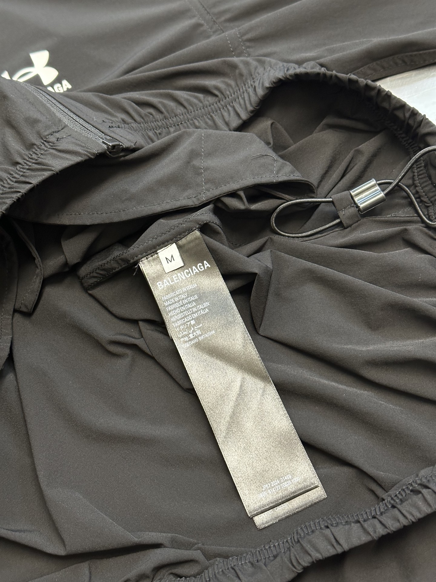 BALENCIAGA Windbreaker Giacca Vento x Under Armour（814126TQO351000）
