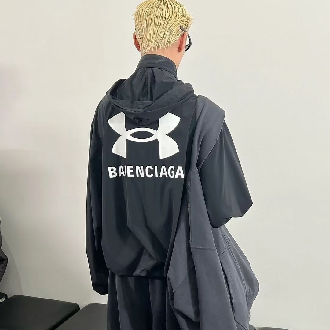 BALENCIAGA Windbreaker Giacca Vento x Under Armour（814126TQO351000）