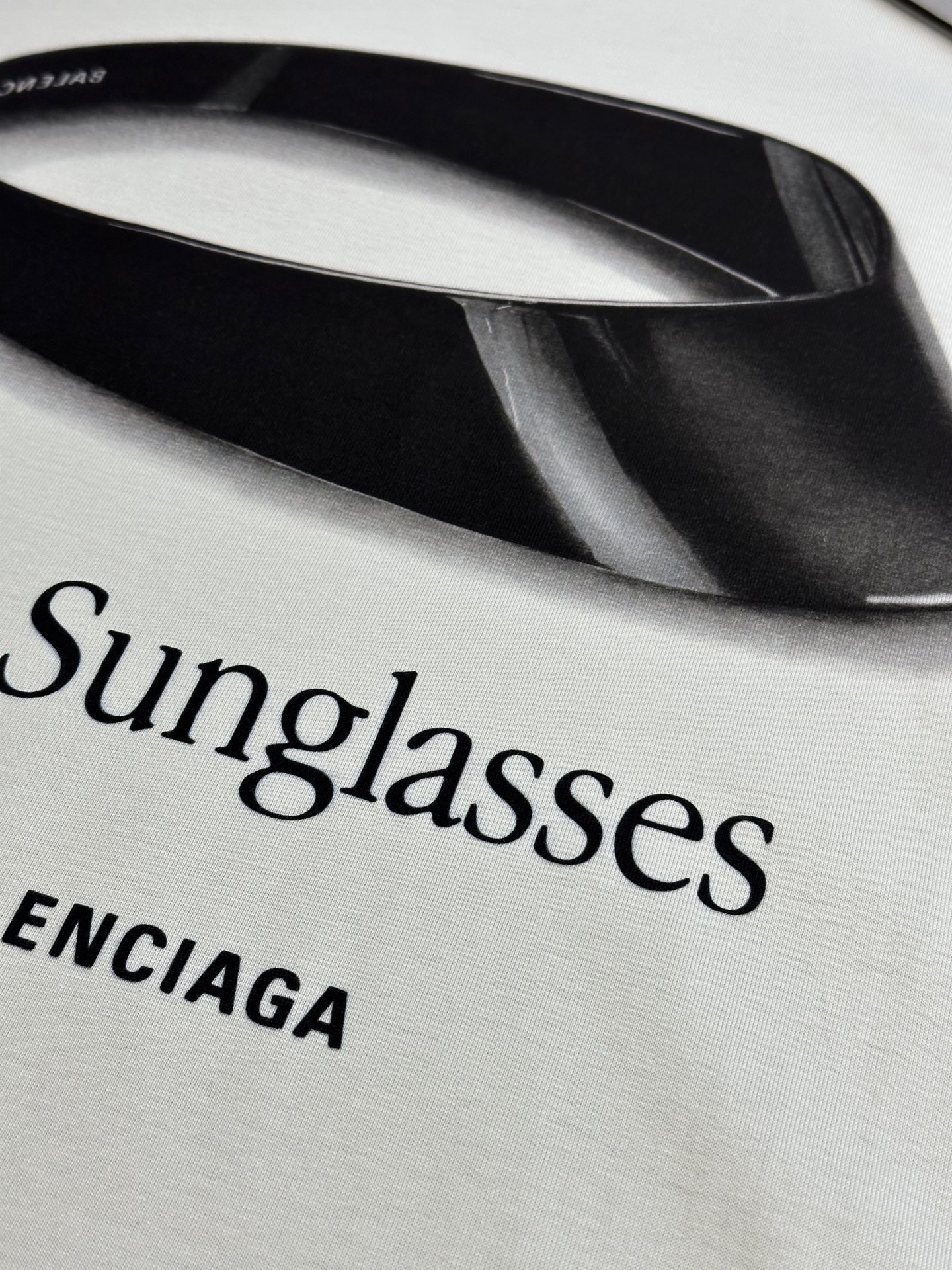 BALENCIAGA Men's 360 Sunglasses T-Shirt Medium Fit "Dirty Effect White"（764235TSVH89012）