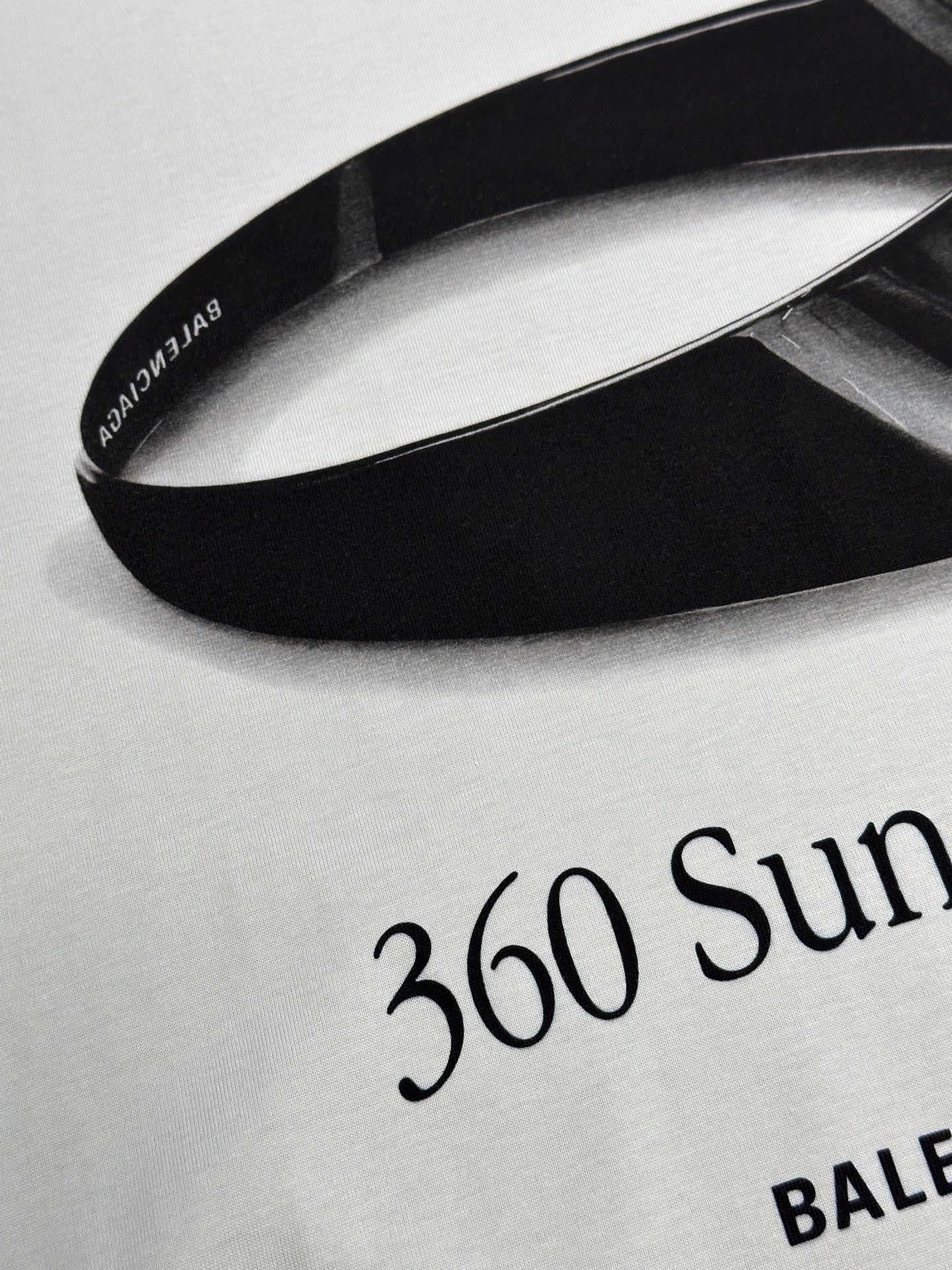 BALENCIAGA Men's 360 Sunglasses T-Shirt Medium Fit "Dirty Effect White"（764235TSVH89012）