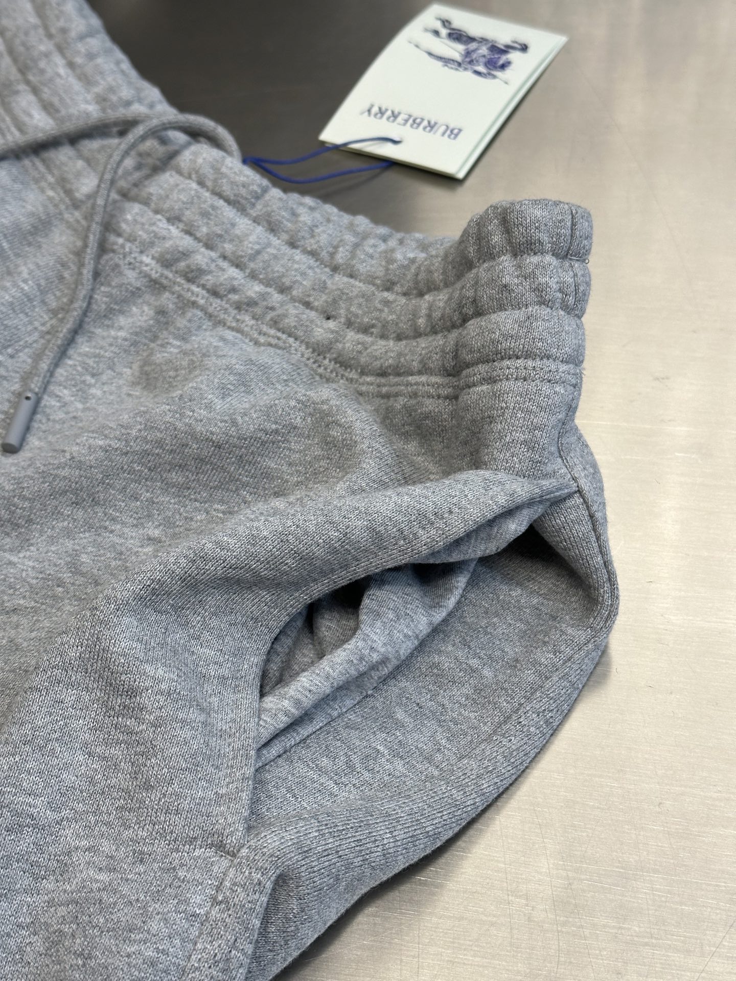 Burberry Check Label Cotton Jogging Pants in Black（81022781）