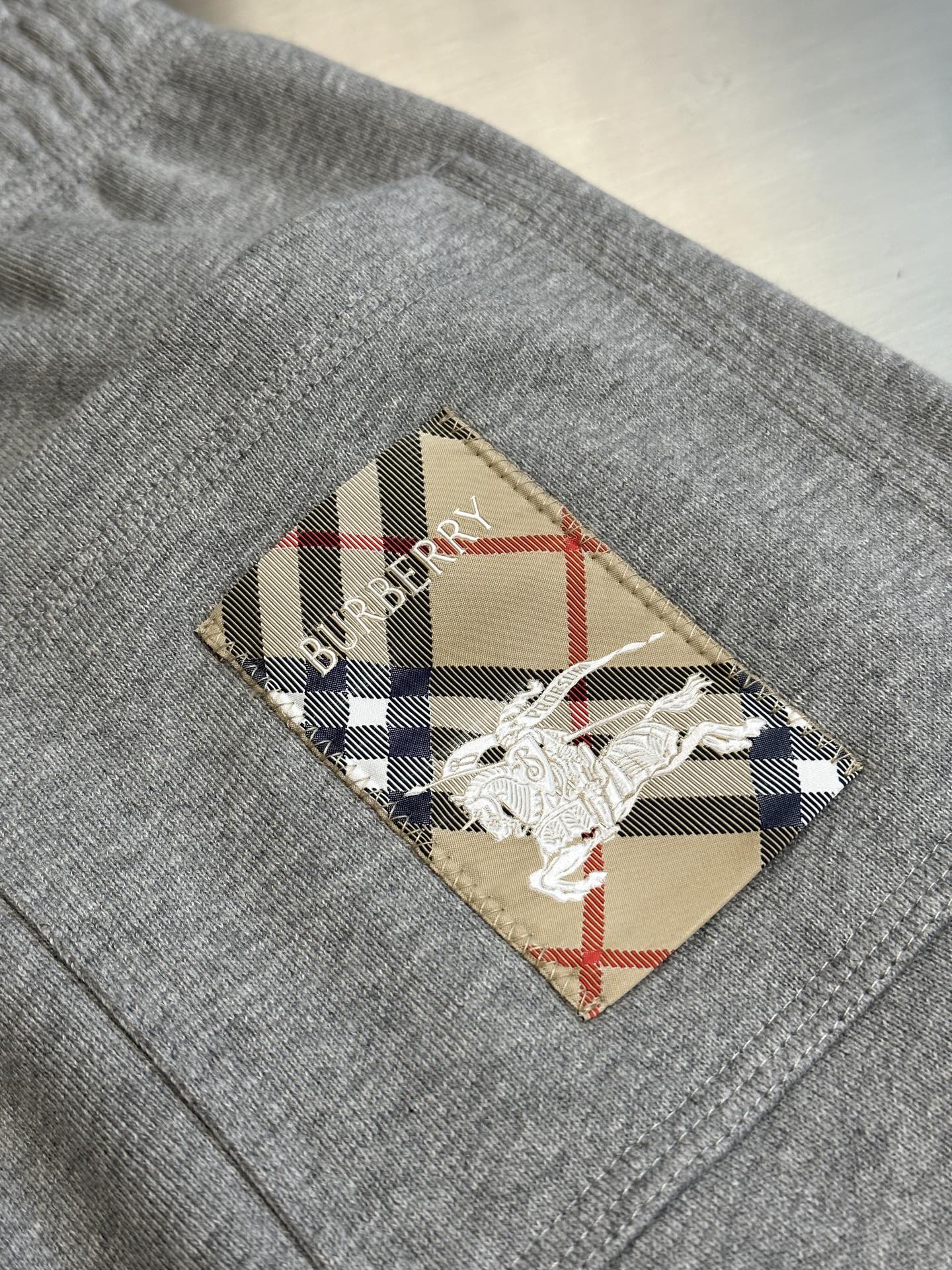 Burberry Check Label Cotton Jogging Pants in Black（81022781）