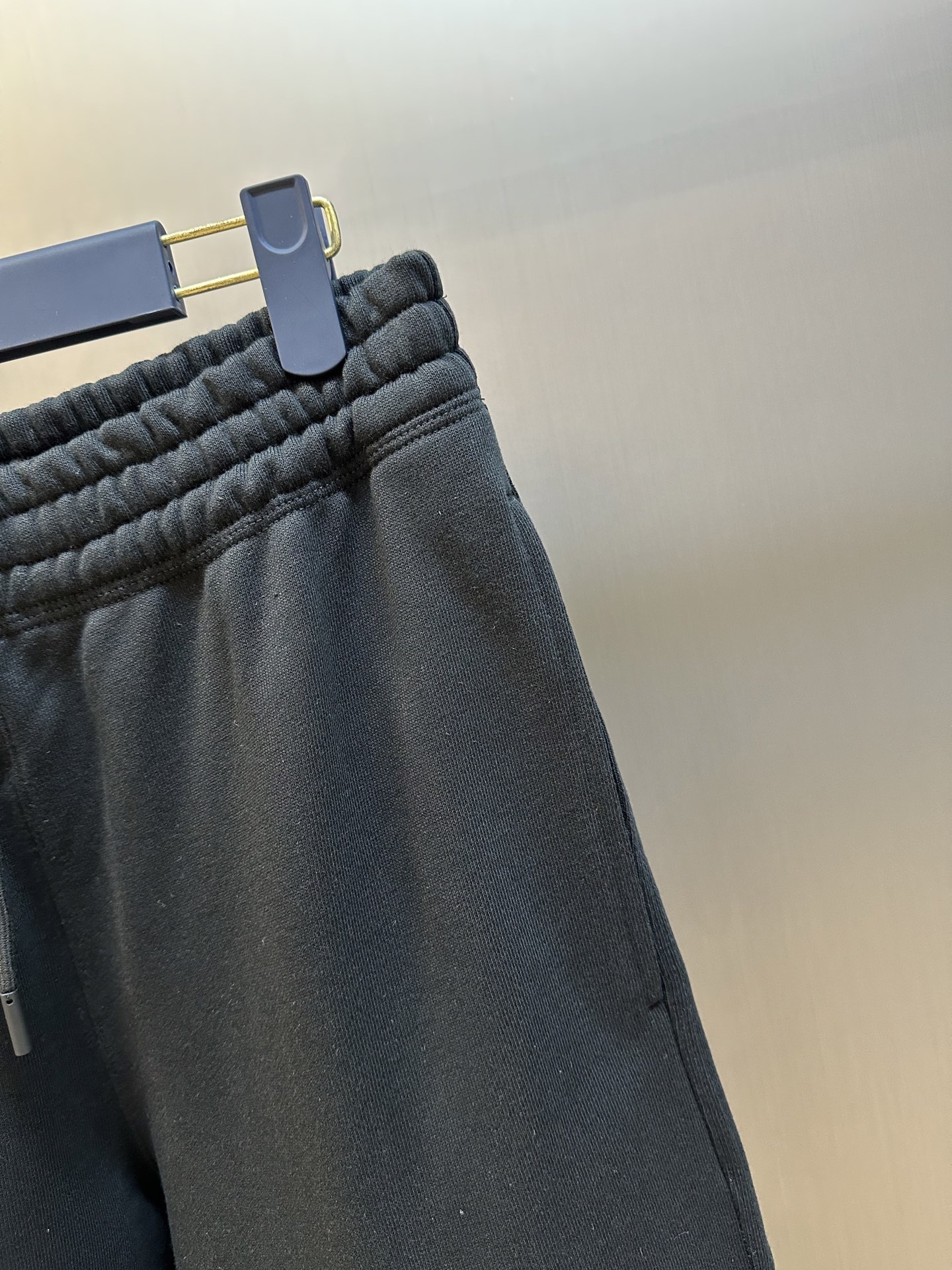 Burberry Check Label Cotton Jogging Pants in Black（81022781）