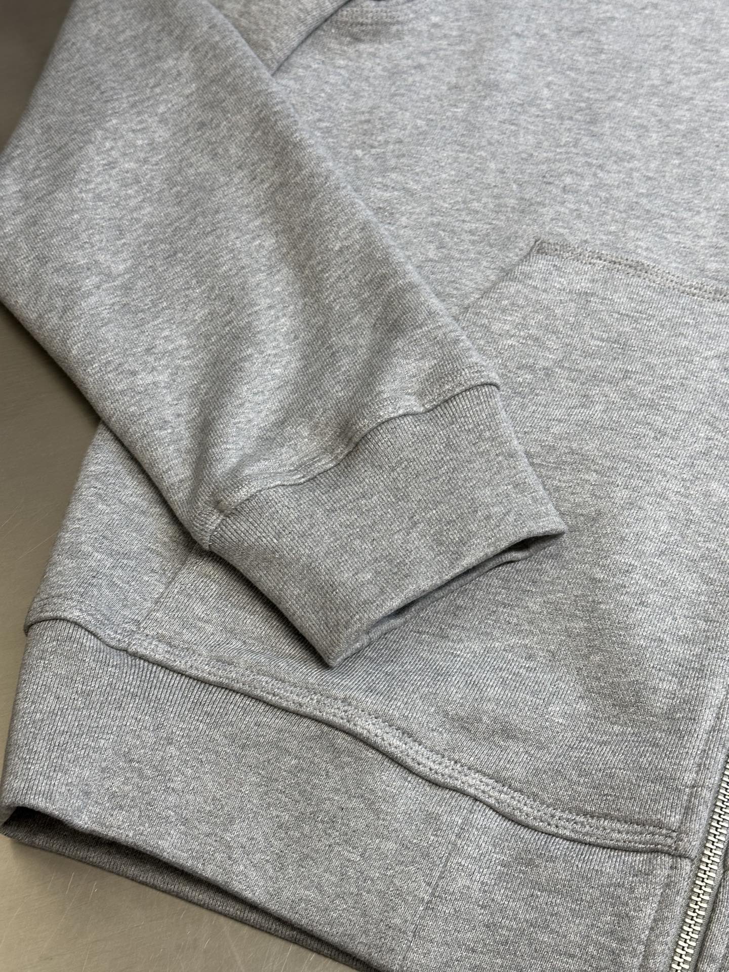 Burberry  Check Label Cotton Zip Hoodie in Black（81022761）