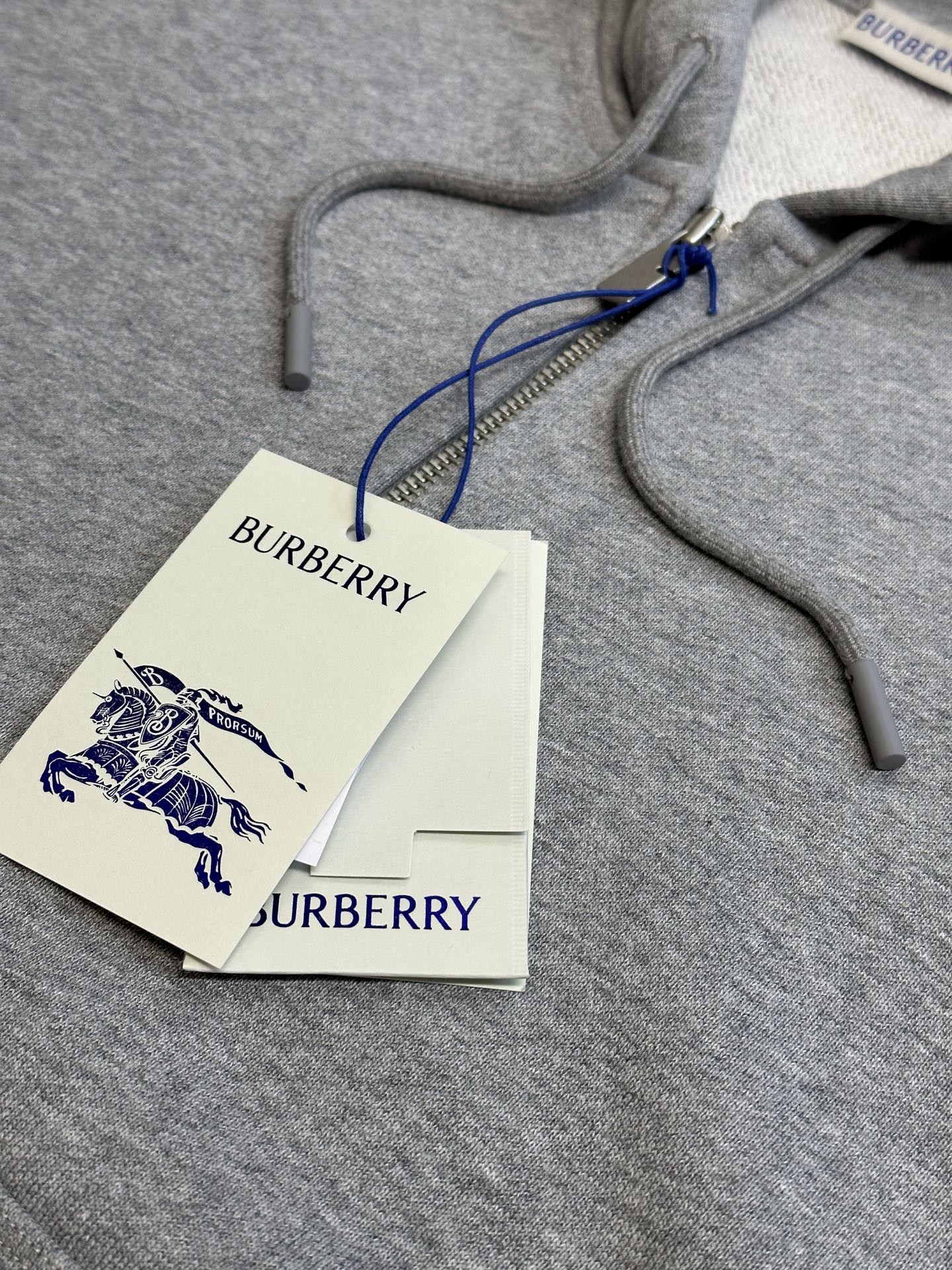 Burberry  Check Label Cotton Zip Hoodie in Black（81022761）