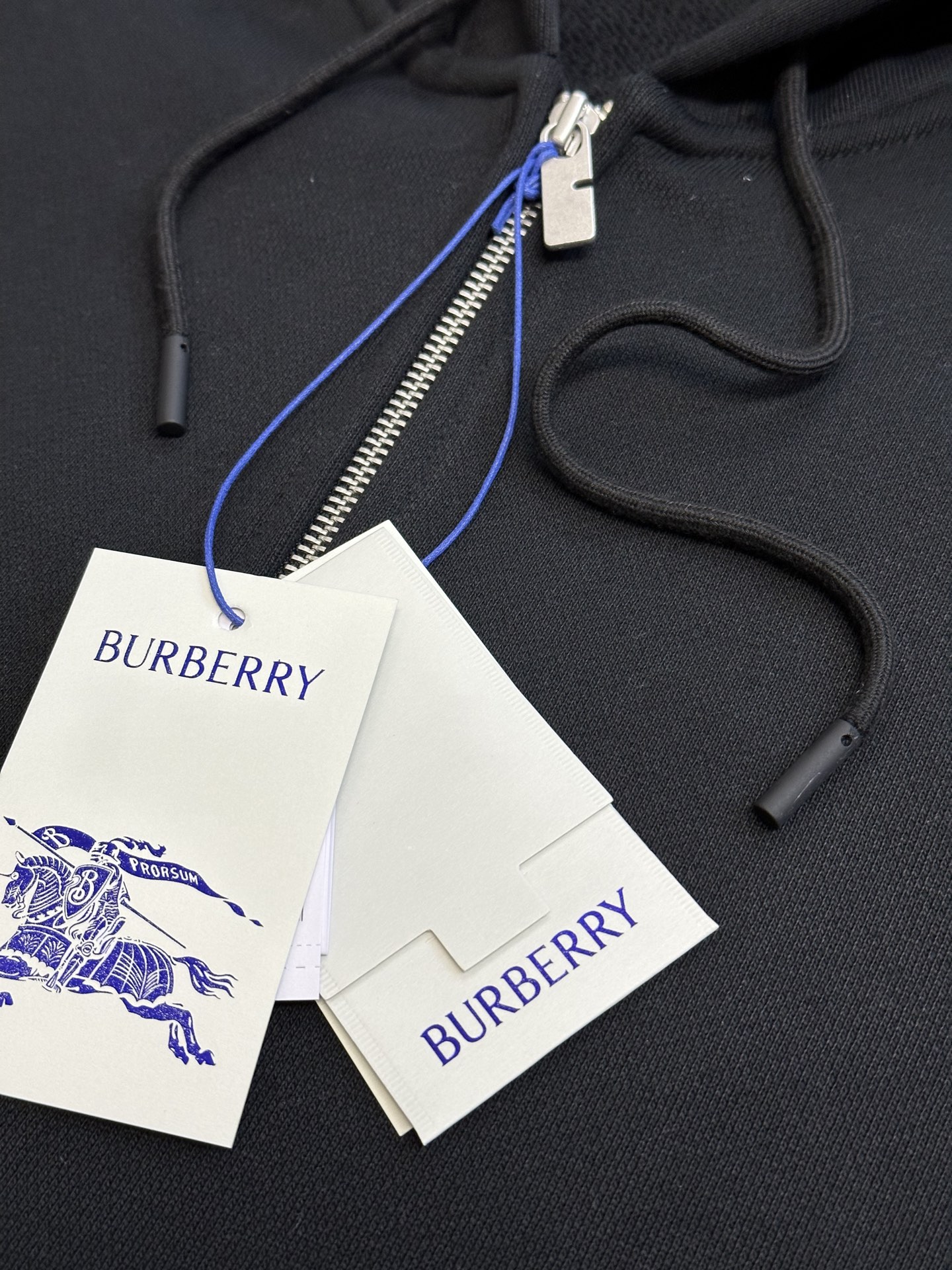 Burberry  Check Label Cotton Zip Hoodie in Black（81022761）