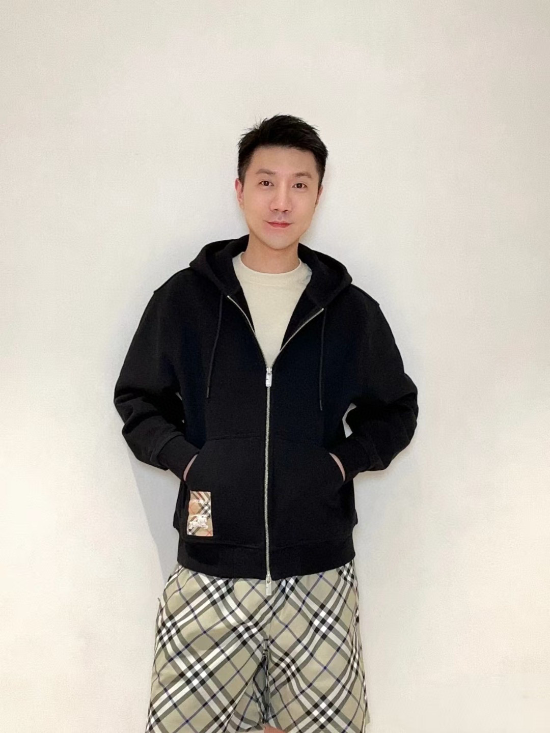 Burberry  Check Label Cotton Zip Hoodie in Black（81022761）