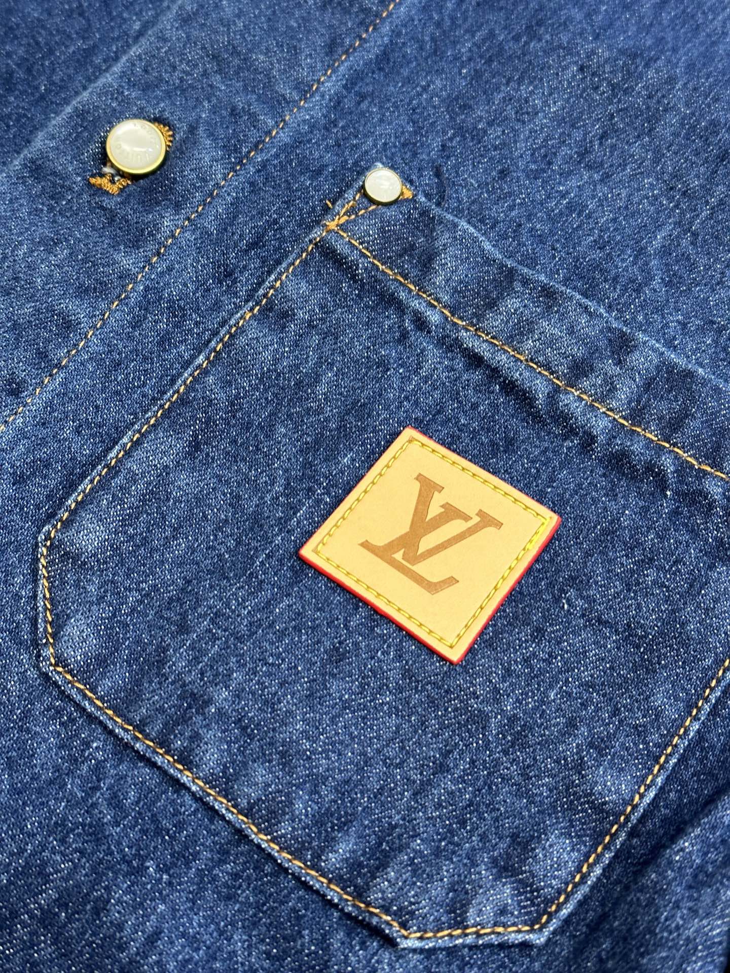 LOUIS VUITTON Signature Denim Short-Sleeved Shirt（1AHDMS）