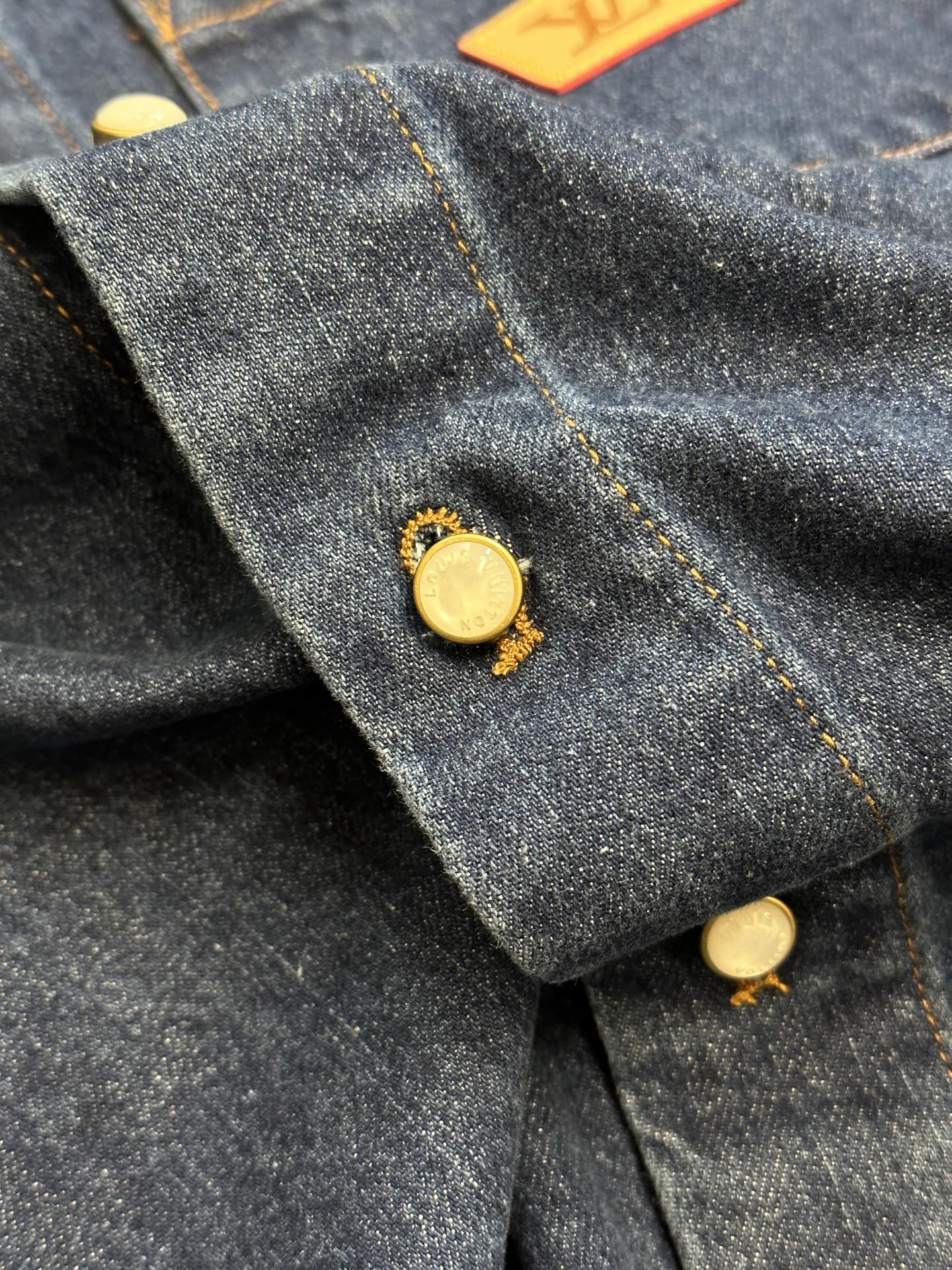 LOUIS VUITTON Signature Denim Short-Sleeved Shirt（1AHDMS）