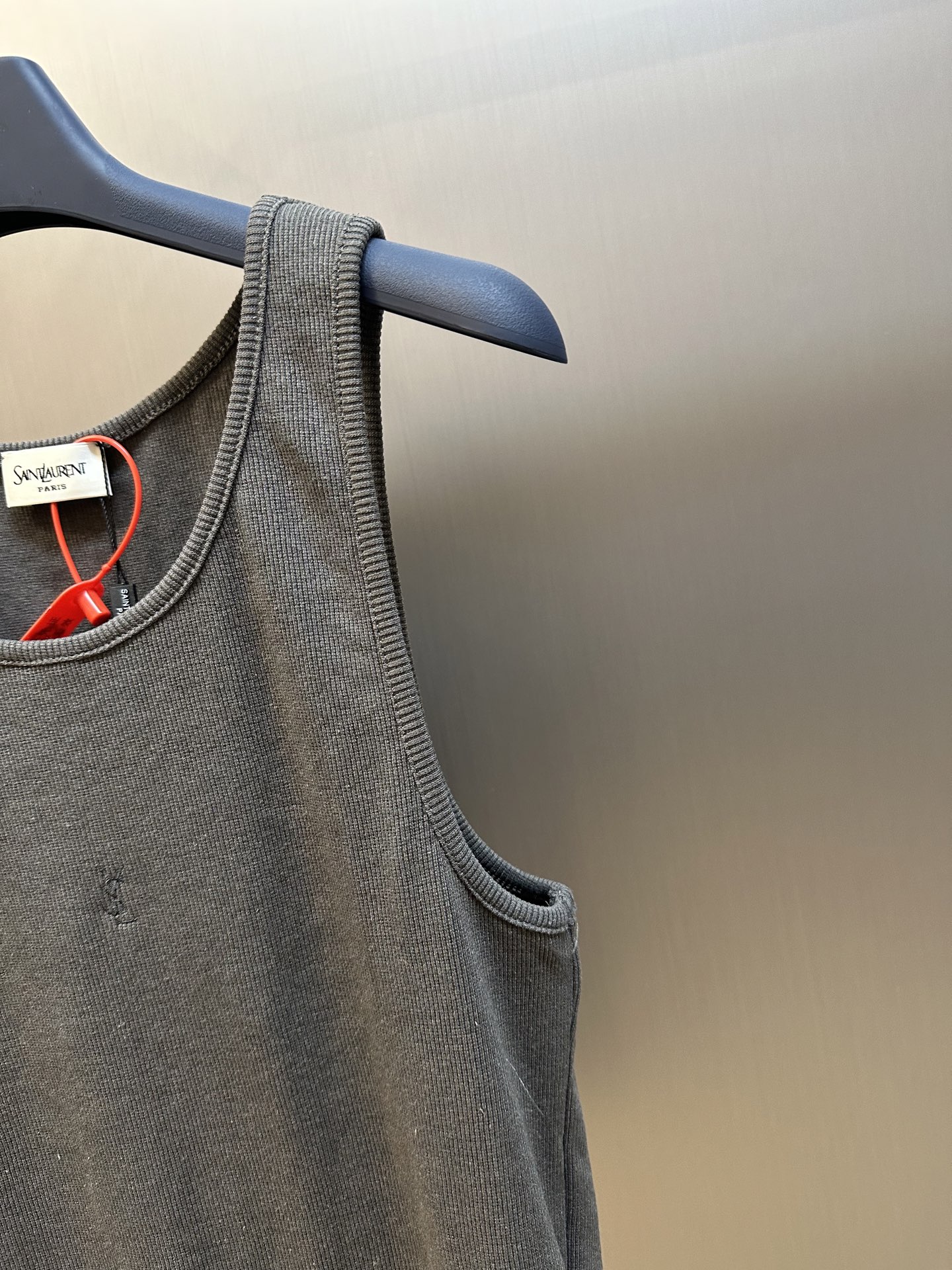 SAINT LAURENT CASSANDRE TANK TOP（823603Y37EC1472）