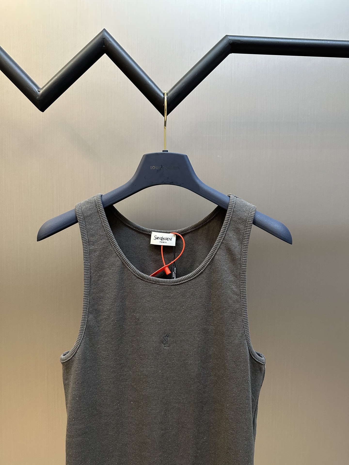 SAINT LAURENT CASSANDRE TANK TOP（823603Y37EC1472）