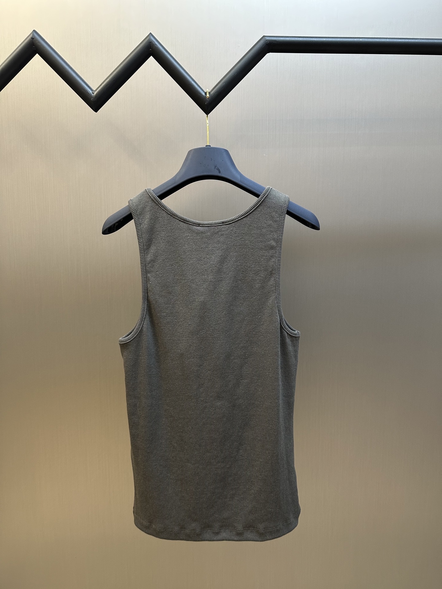 SAINT LAURENT CASSANDRE TANK TOP（823603Y37EC1472）
