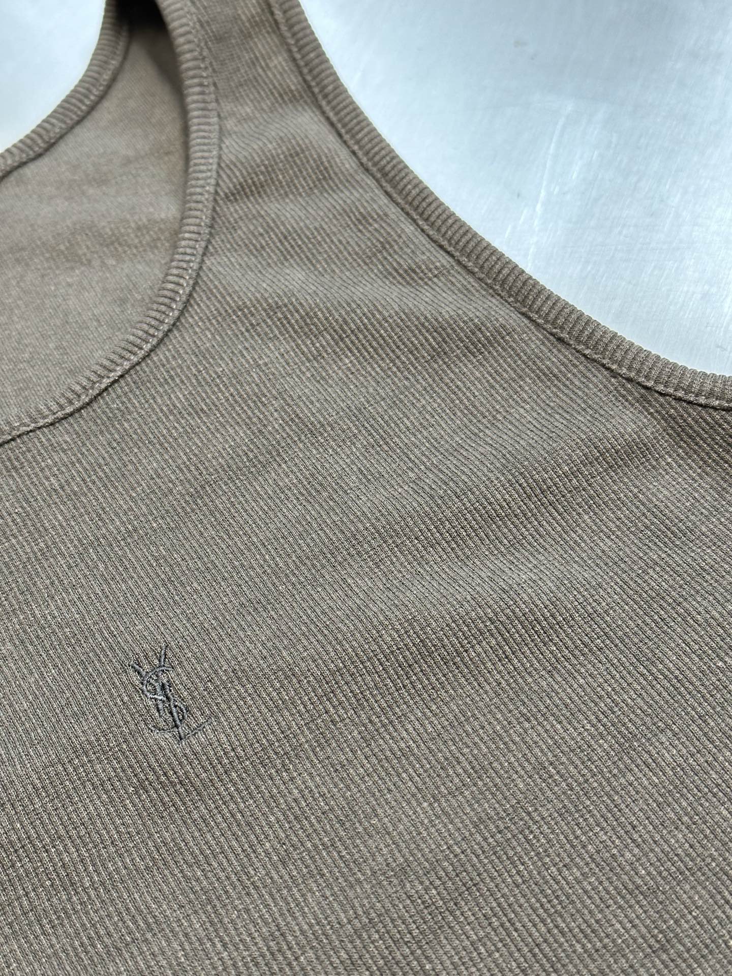 SAINT LAURENT CASSANDRE TANK TOP（823603Y37EC1472）