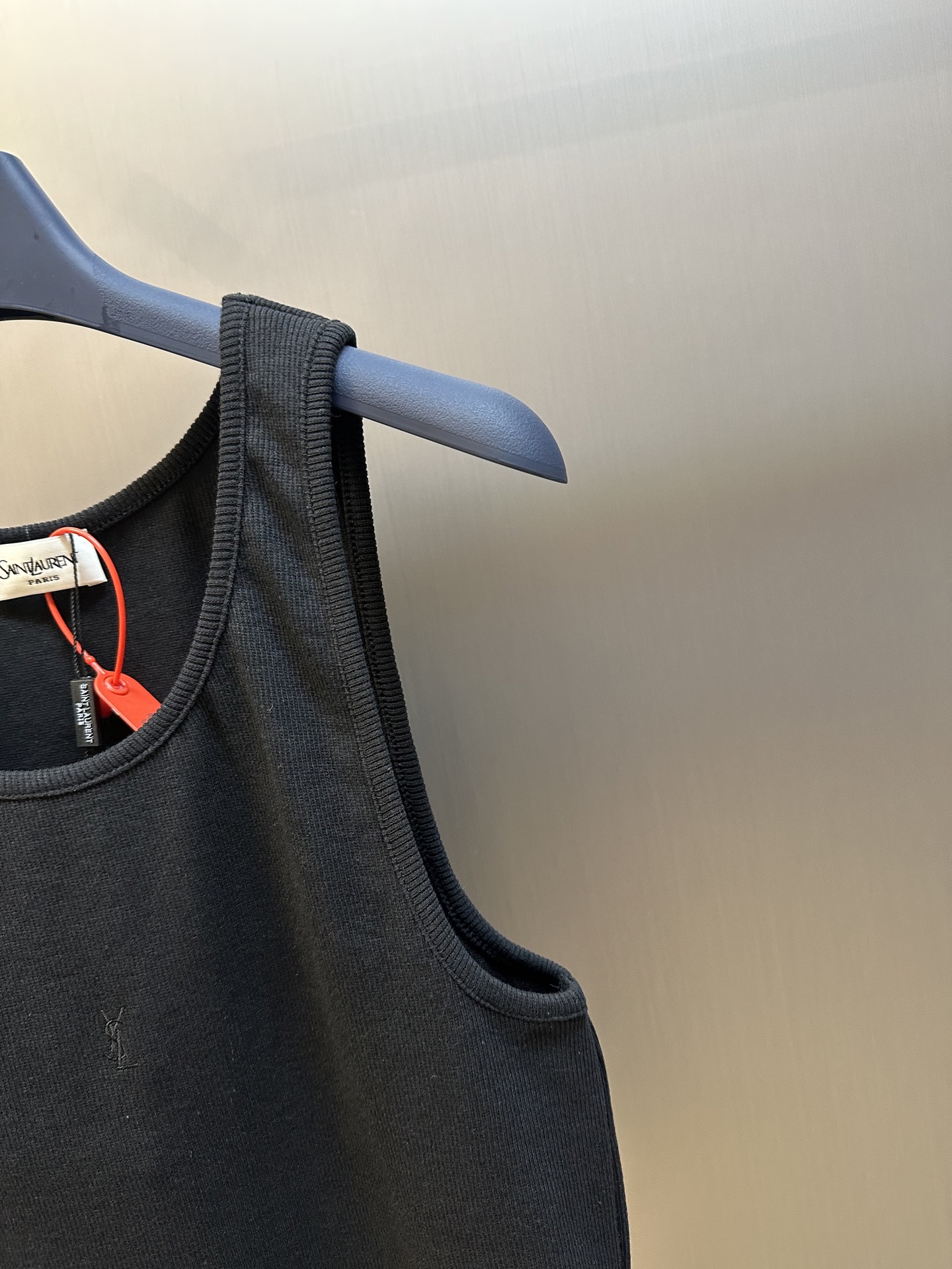 SAINT LAURENT CASSANDRE TANK TOP（823603Y37EC1472）