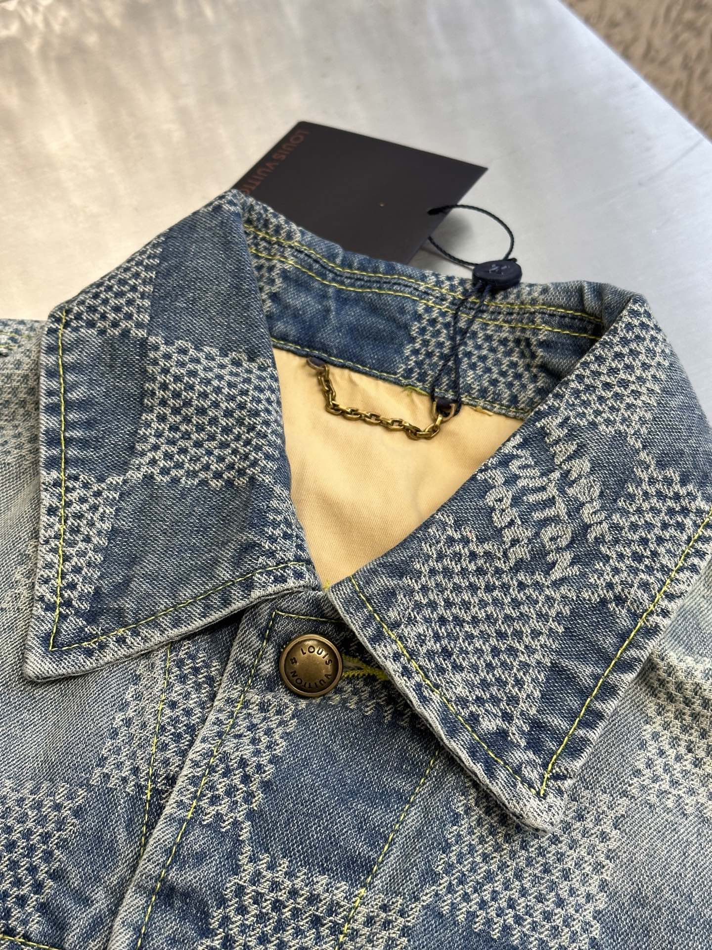 Louis Vuitton Damier Men's Denim Jacket（1AHCPE）