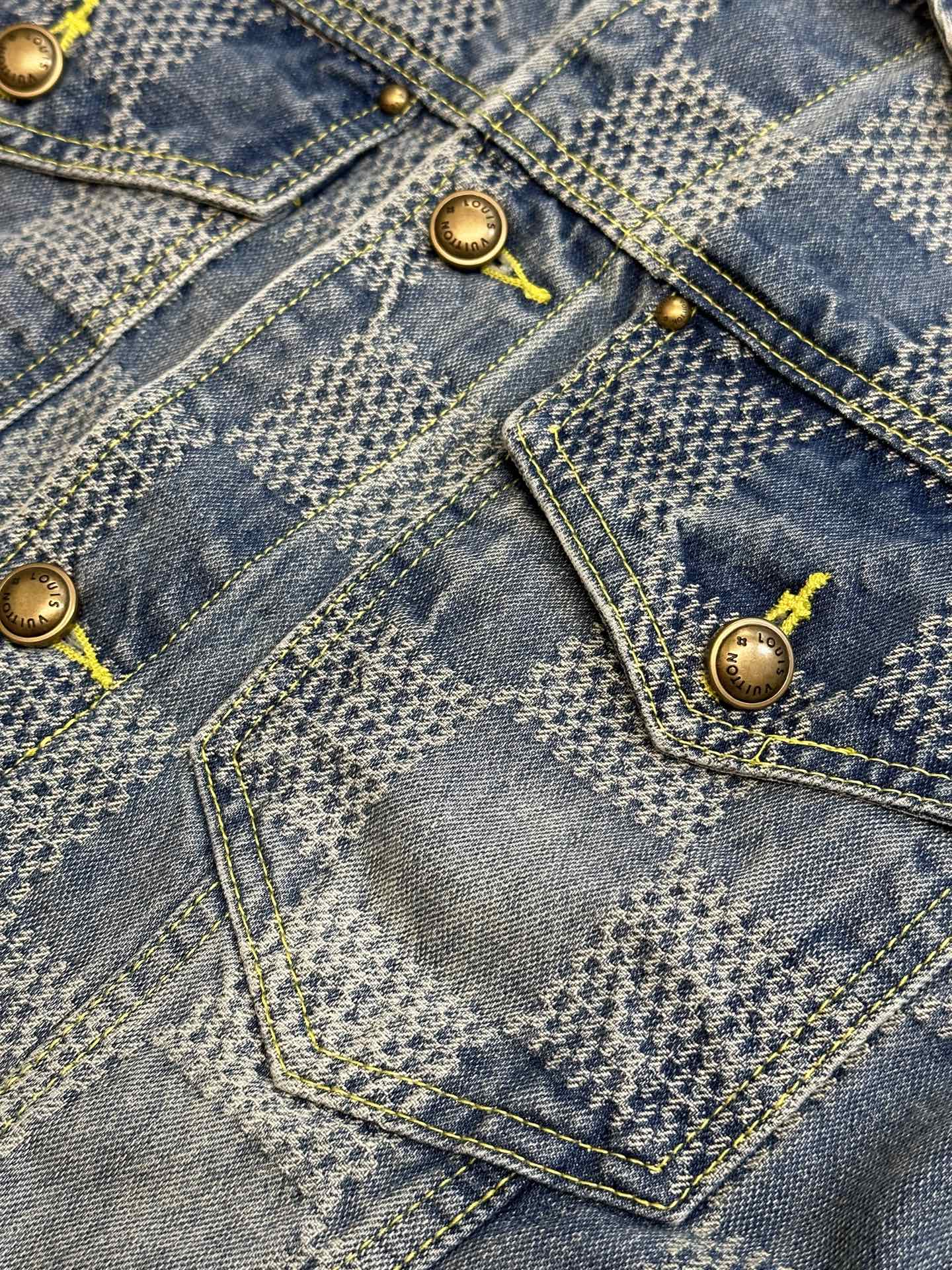 Louis Vuitton Damier Men's Denim Jacket（1AHCPE）