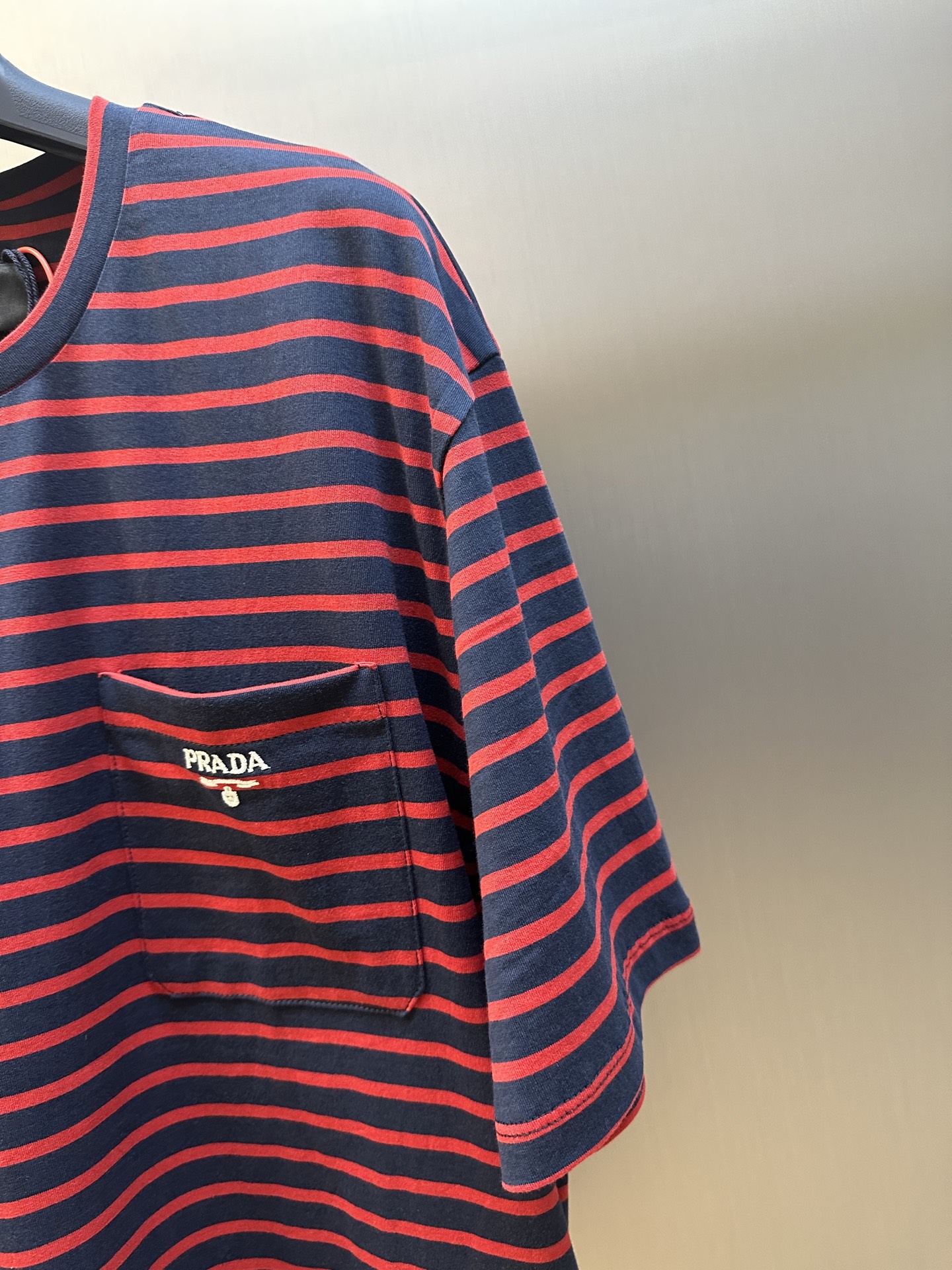 PRADA Striped Cotton Jersey T-Shirt in Blue and White（UJN929-1045-F0UB0-S-OOO）