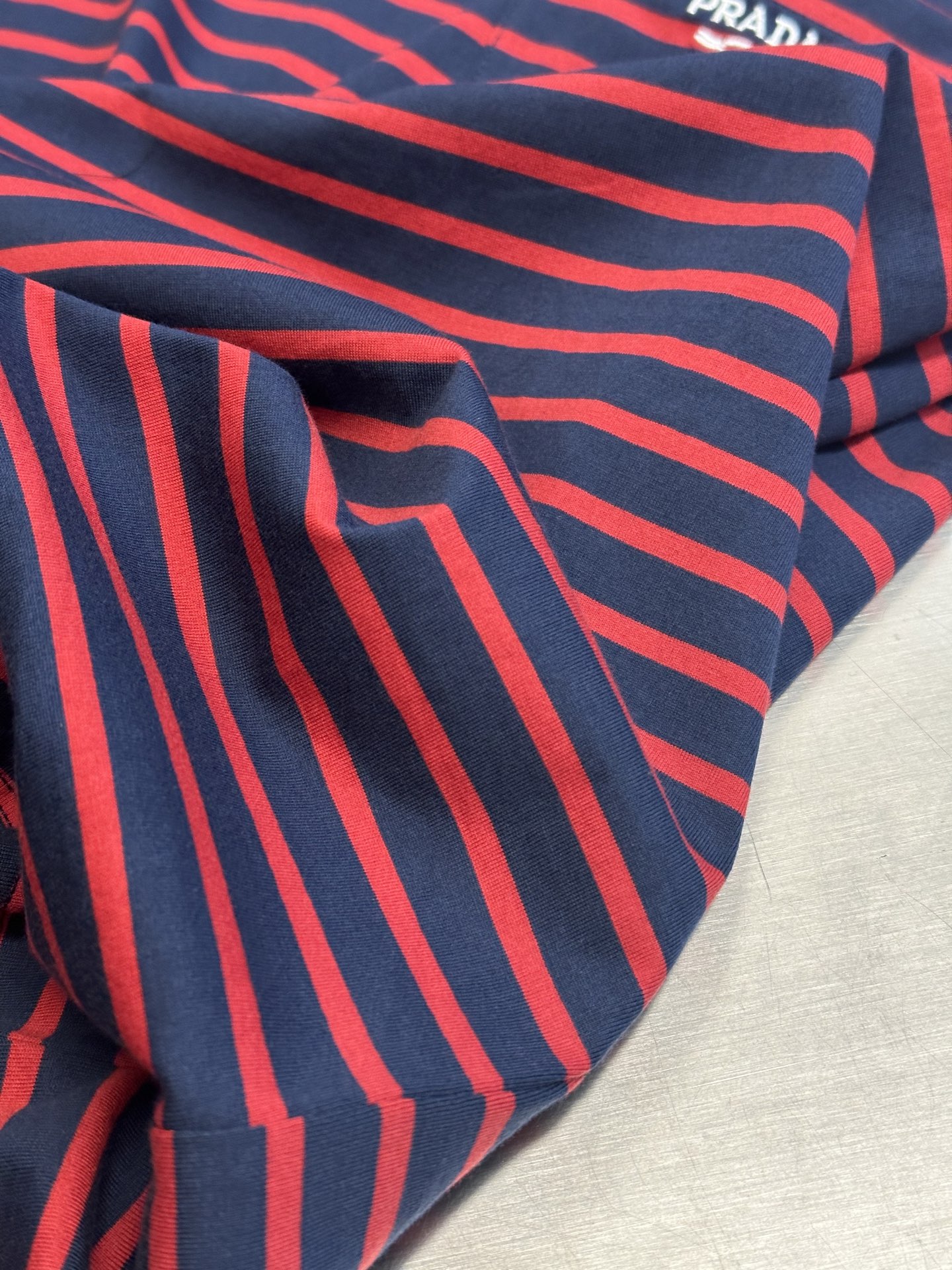 PRADA Striped Cotton Jersey T-Shirt in Blue and White（UJN929-1045-F0UB0-S-OOO）