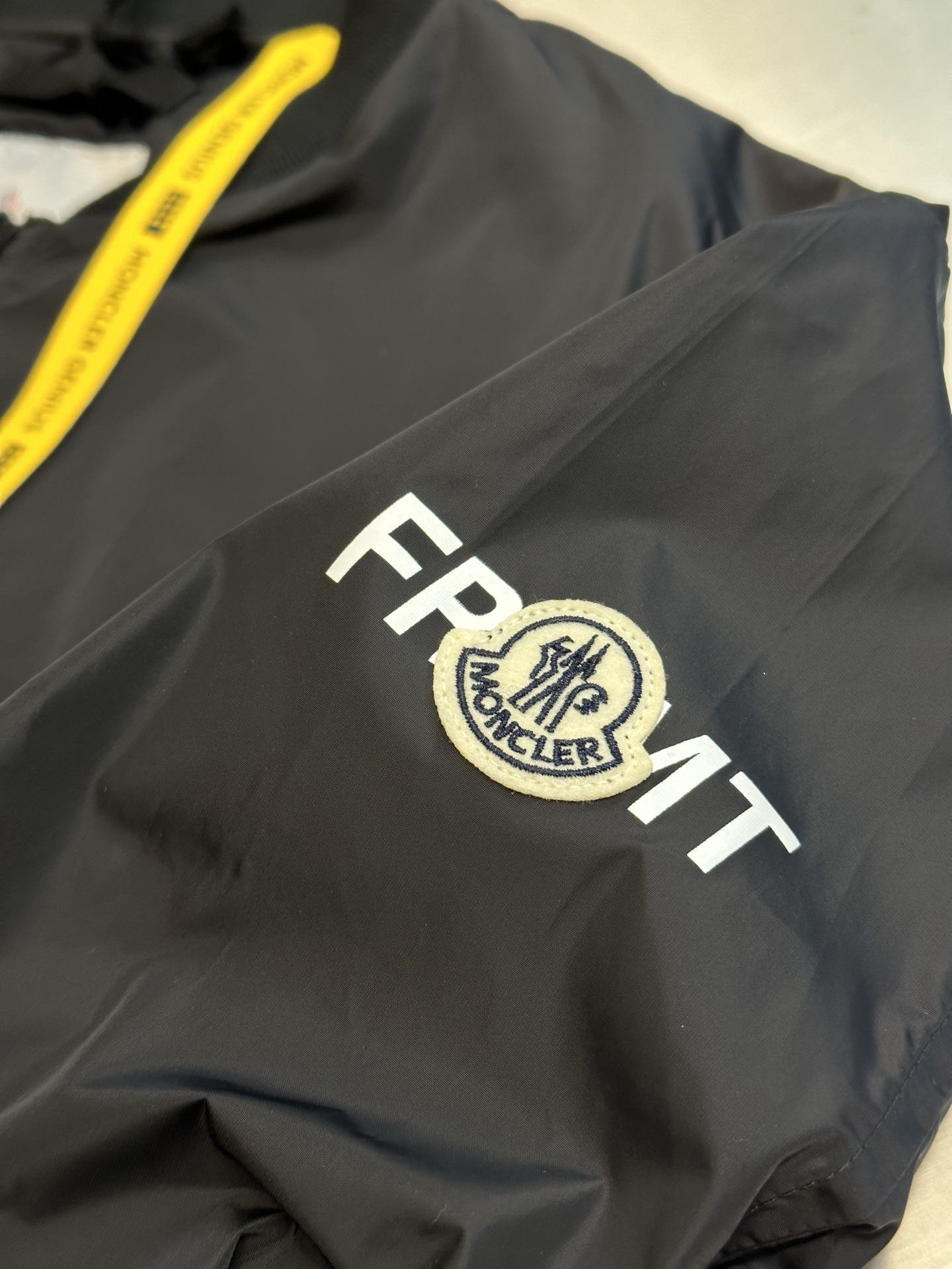 Moncler x FRGMT 'Ostria' bomber jacket（K109U1A00009M5238999）