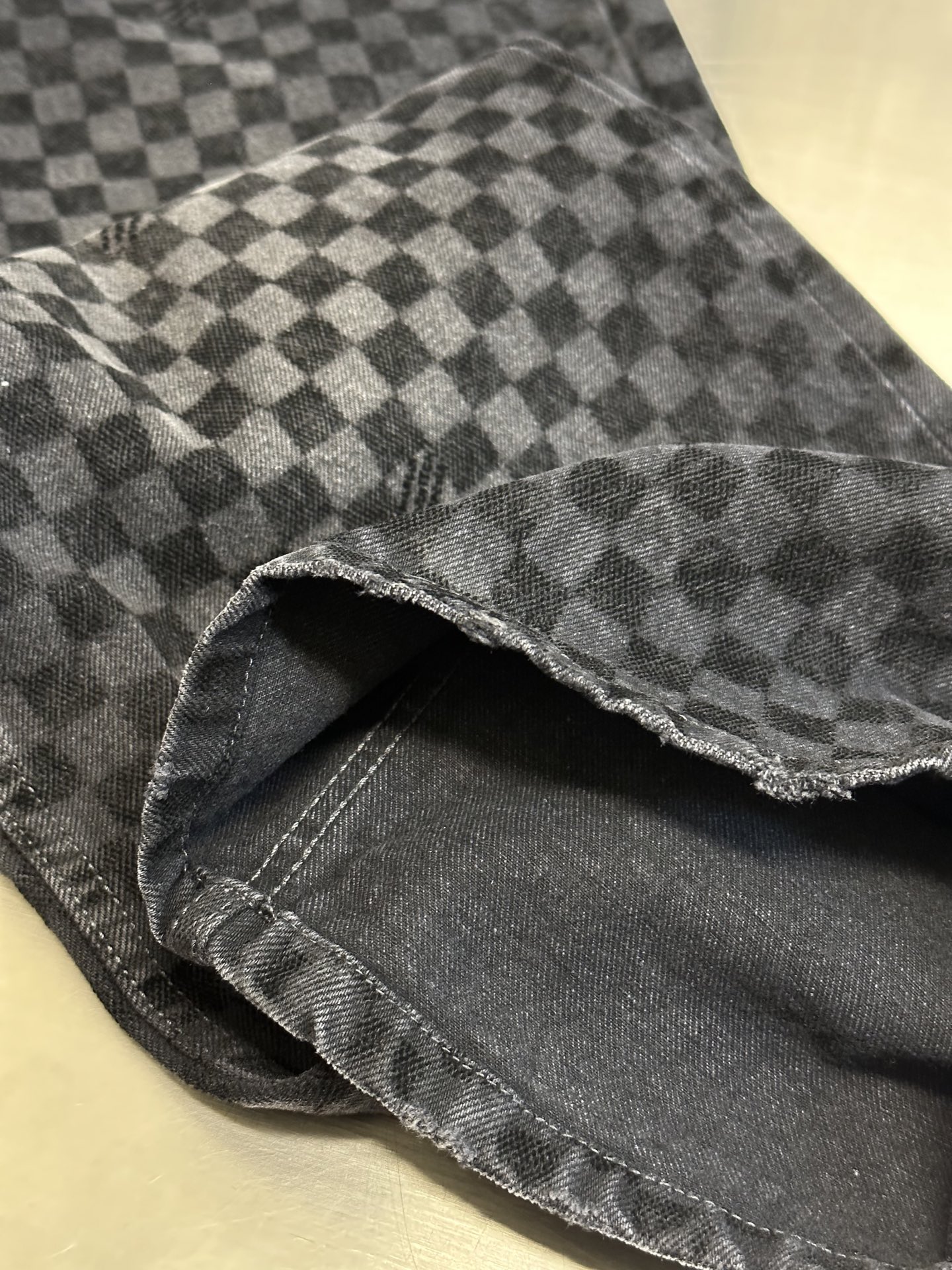 Louis Vuitton Flocked Damier Denim Wide-Leg Pants（1AHBKQ）