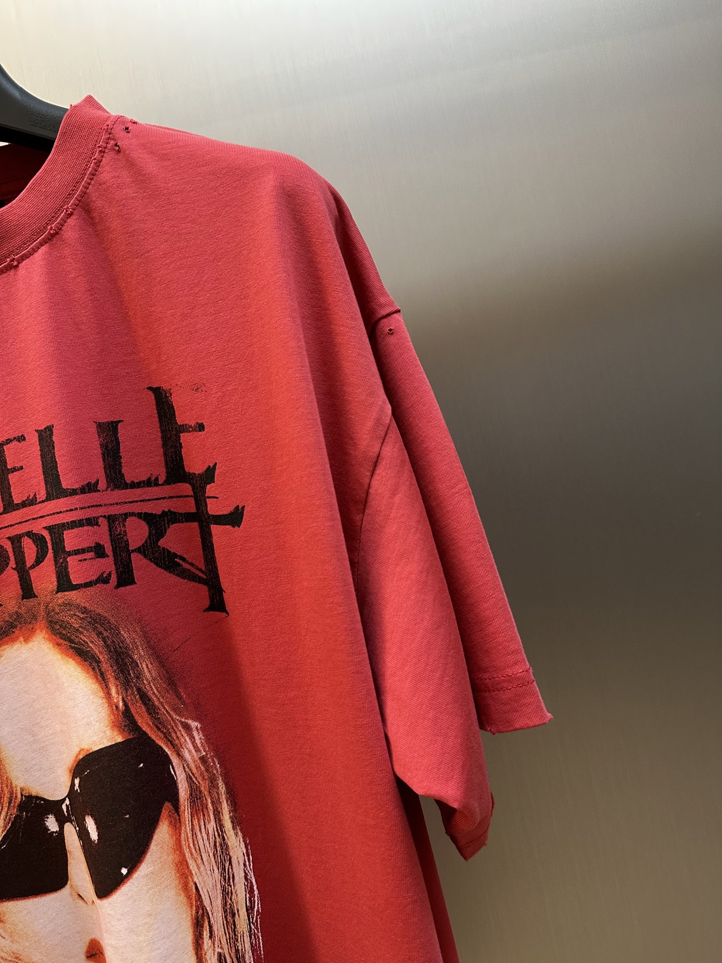 BALENCIAGA Isabelle Boxy T-Shirt "Faded Red"（826344TSVV66303）