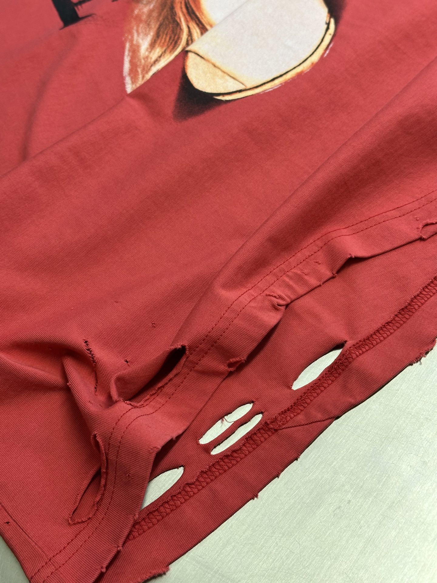 BALENCIAGA Isabelle Boxy T-Shirt "Faded Red"（826344TSVV66303）