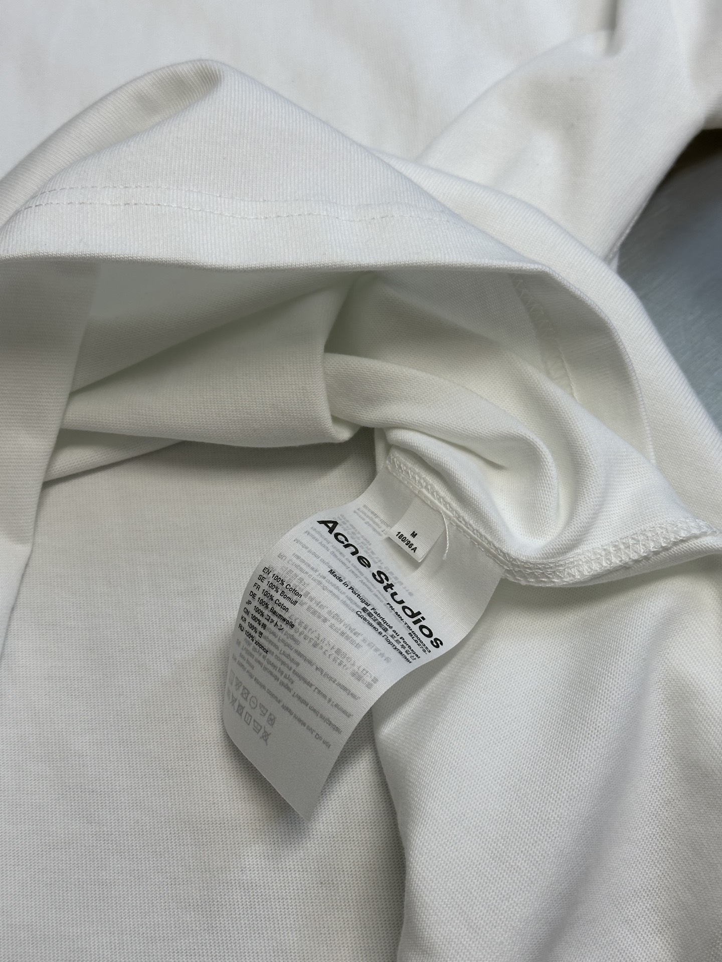 Acne Studios Men's T-Shirt (BL0278-900）