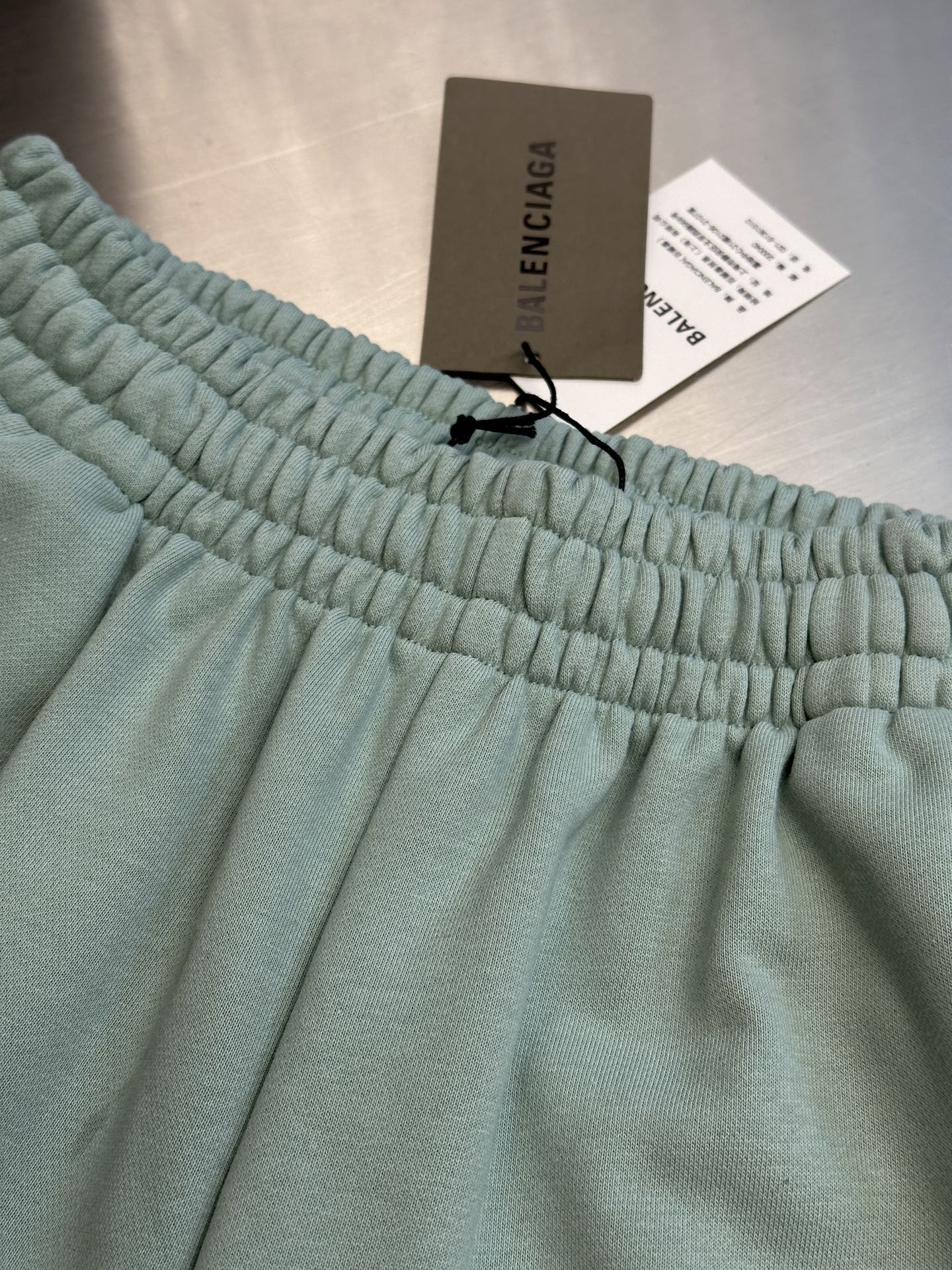 Balenciaga Logo Shorts (826385TSVG63421）