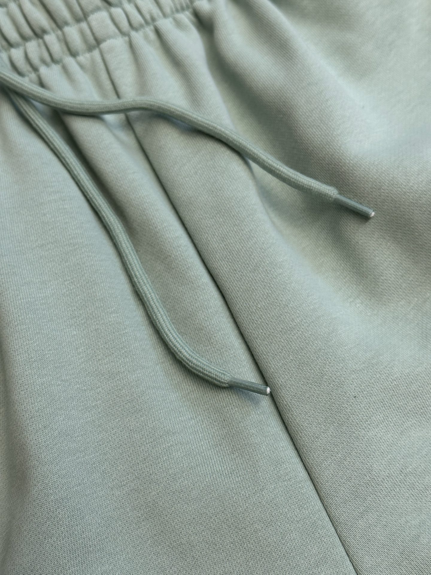 Balenciaga Logo Shorts (826385TSVG63421）