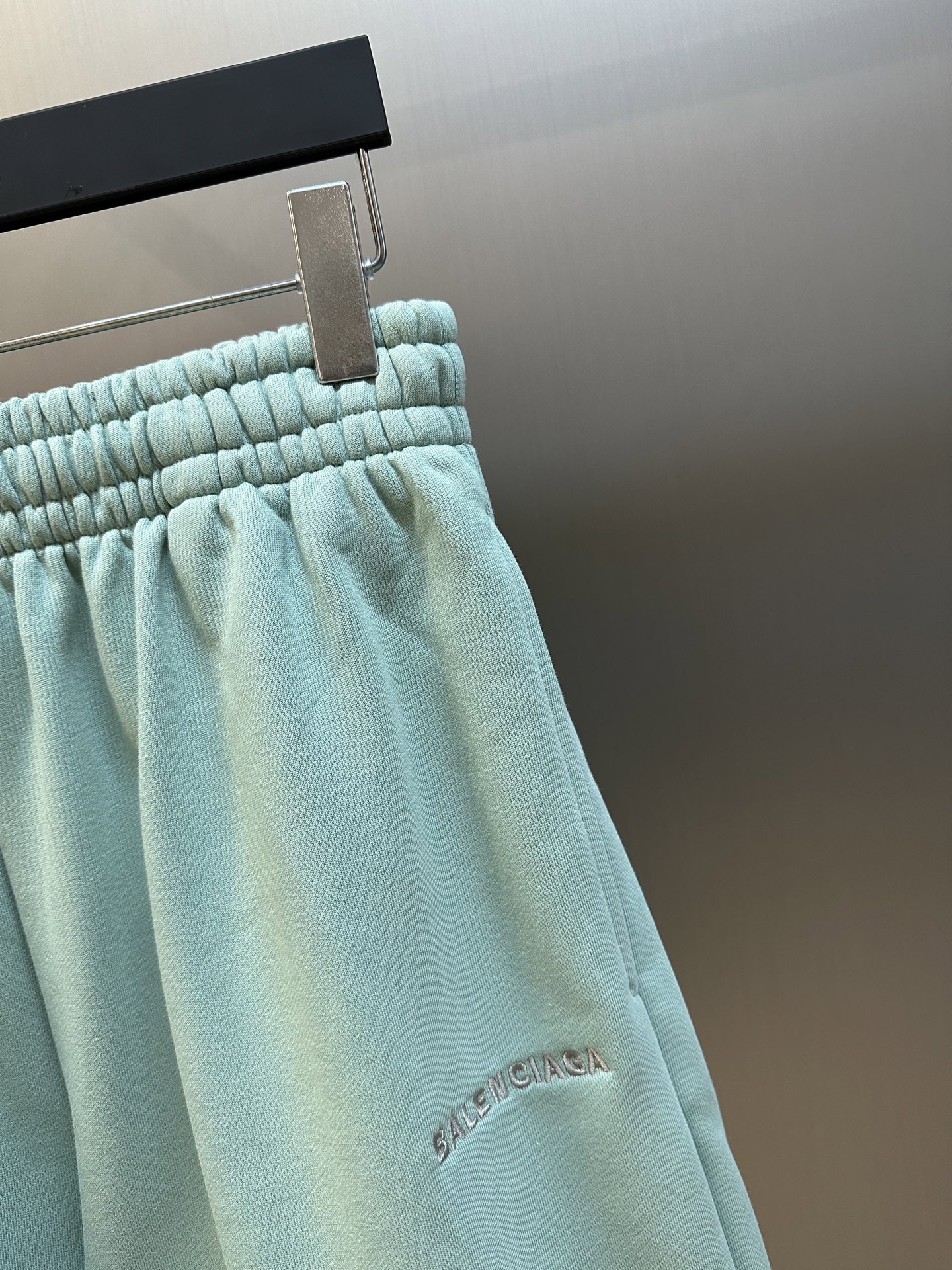 Balenciaga Logo Shorts (826385TSVG63421）