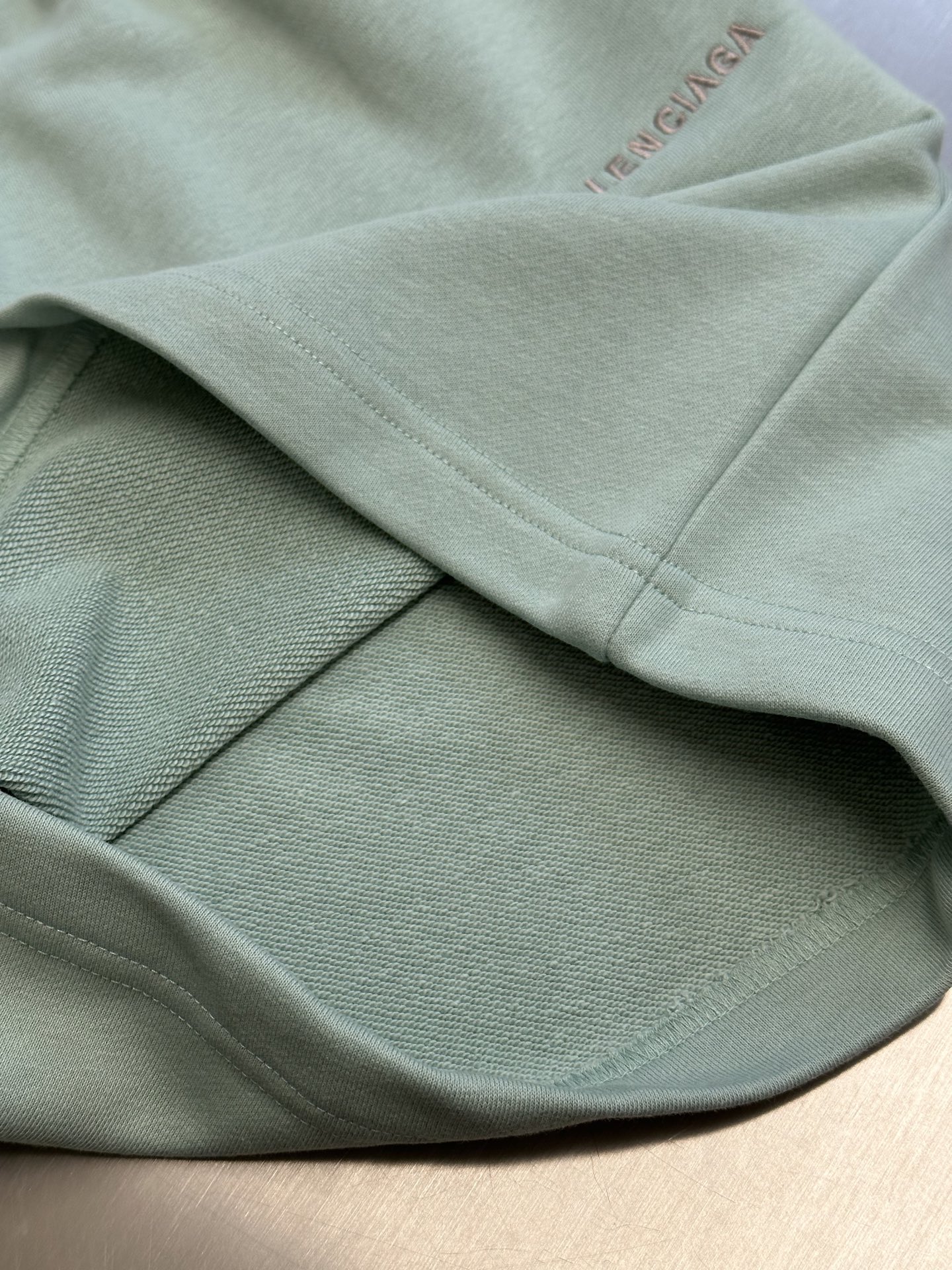 Balenciaga Logo Shorts (826385TSVG63421）