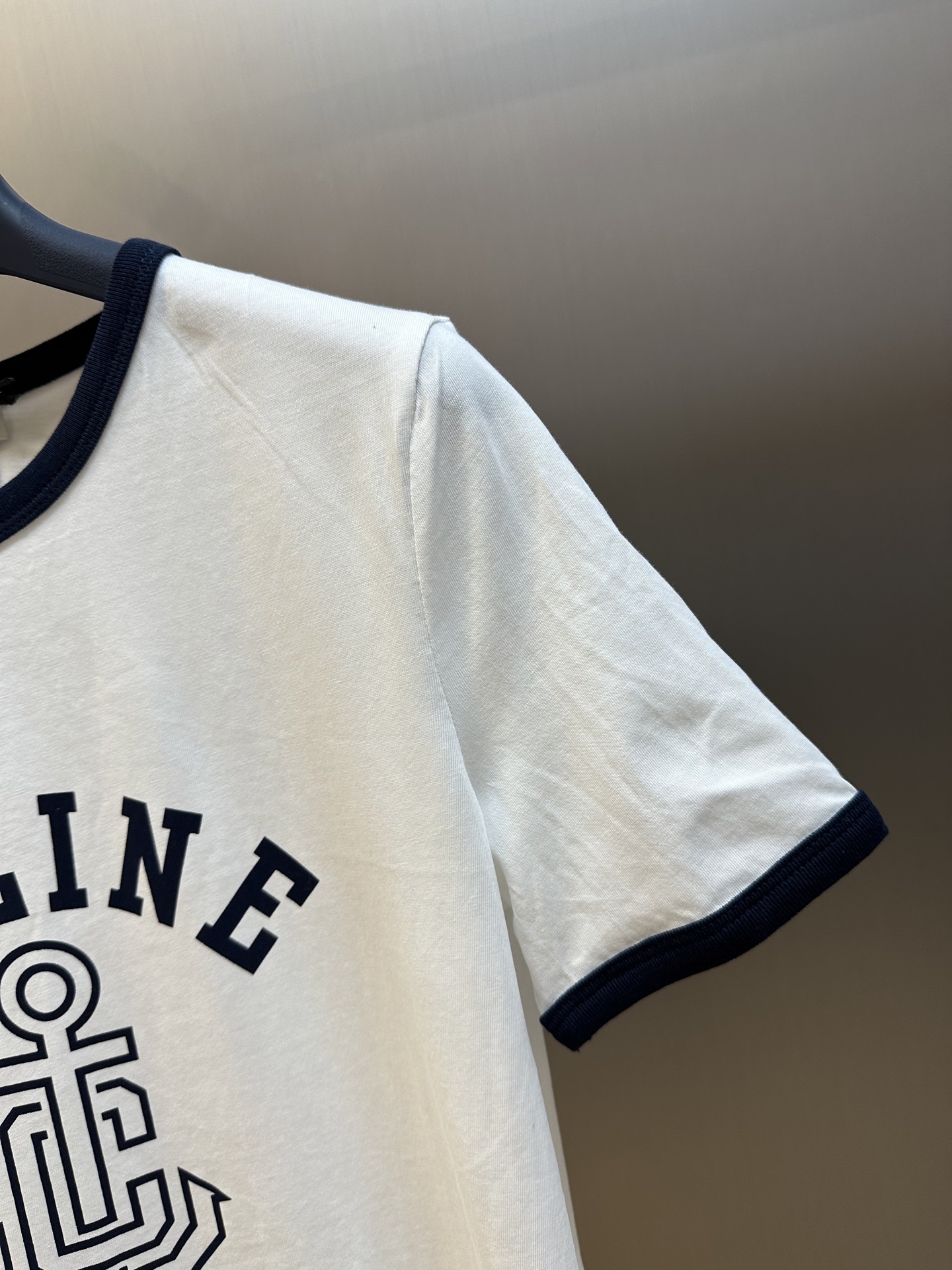 CELINE ANCHOR COTTON JERSEY 70S T-SHIRT (RX07I507Z-01MA）
