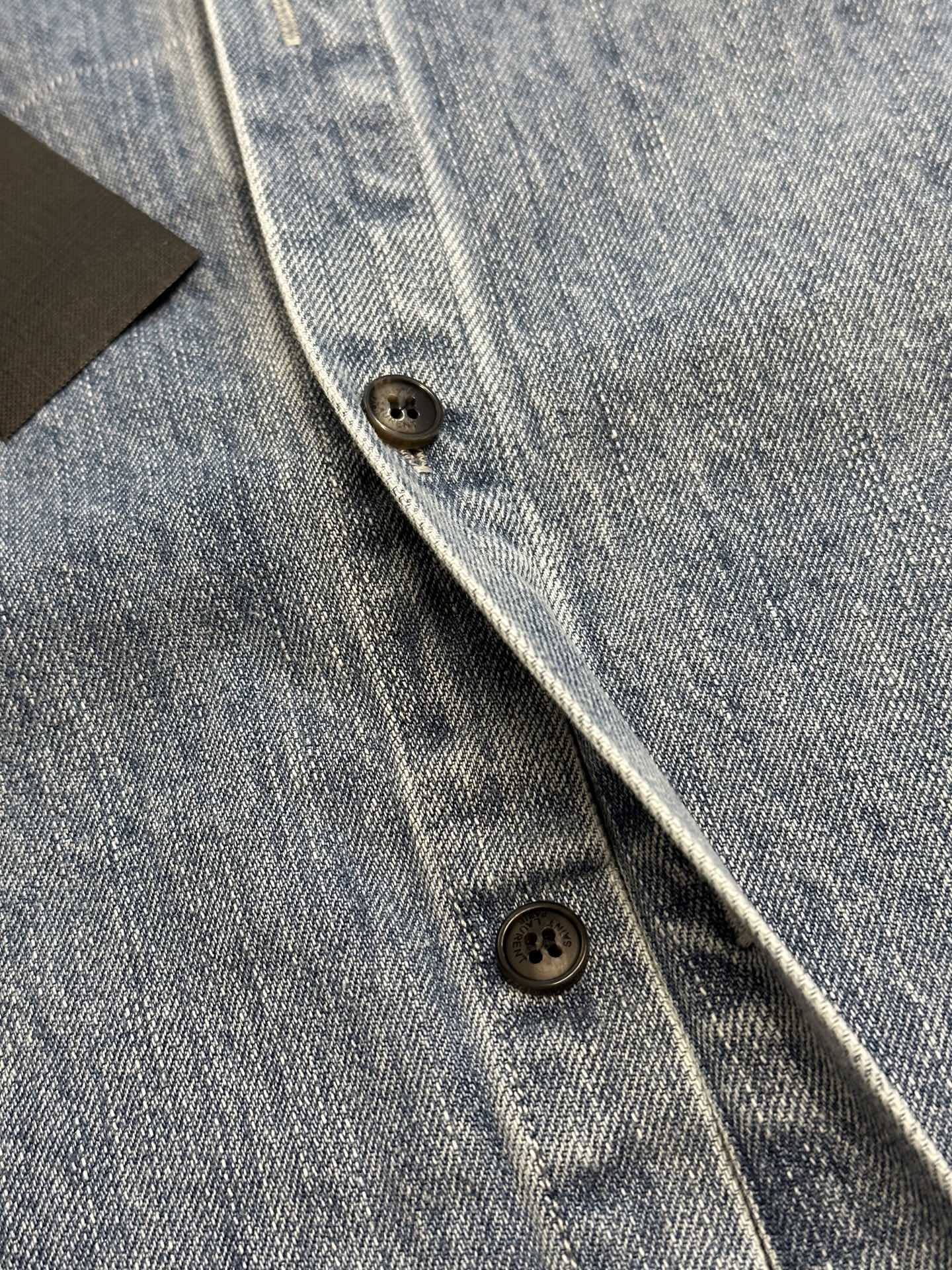 SAINT LAURENT Cassandre shirt in day blue denim（823437Y14MJ4248）