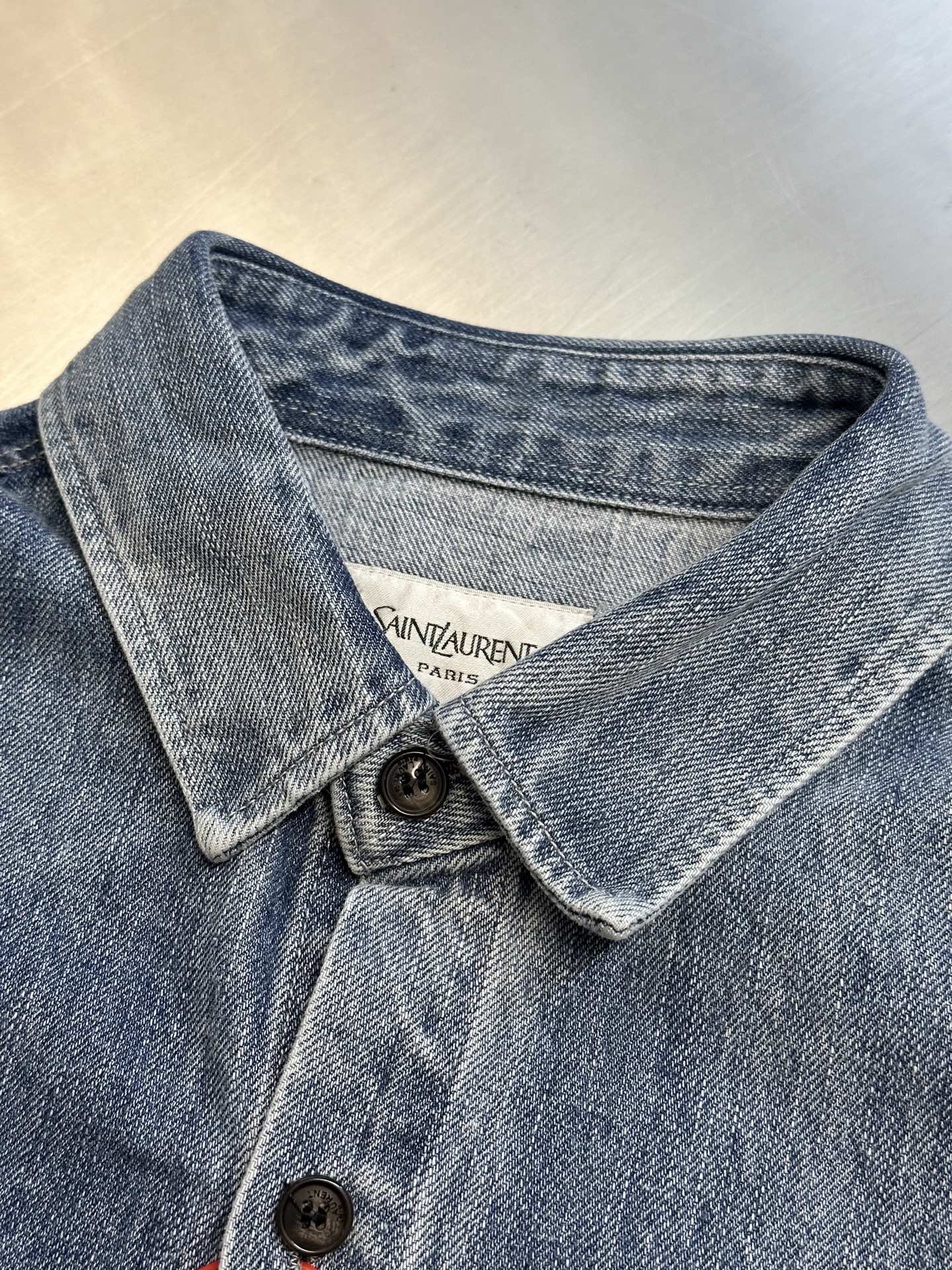 SAINT LAURENT Cassandre shirt in day blue denim（823437Y14MJ4248）