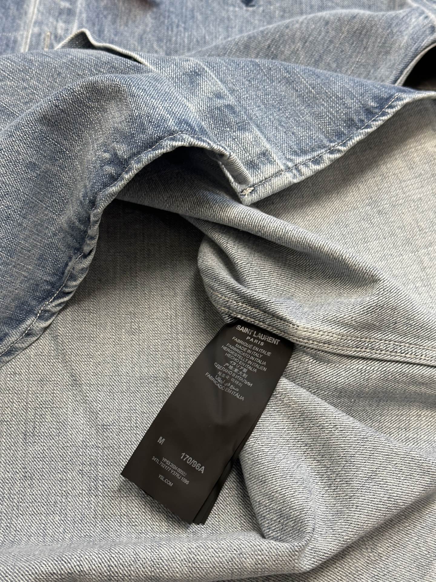 SAINT LAURENT Cassandre shirt in day blue denim（823437Y14MJ4248）