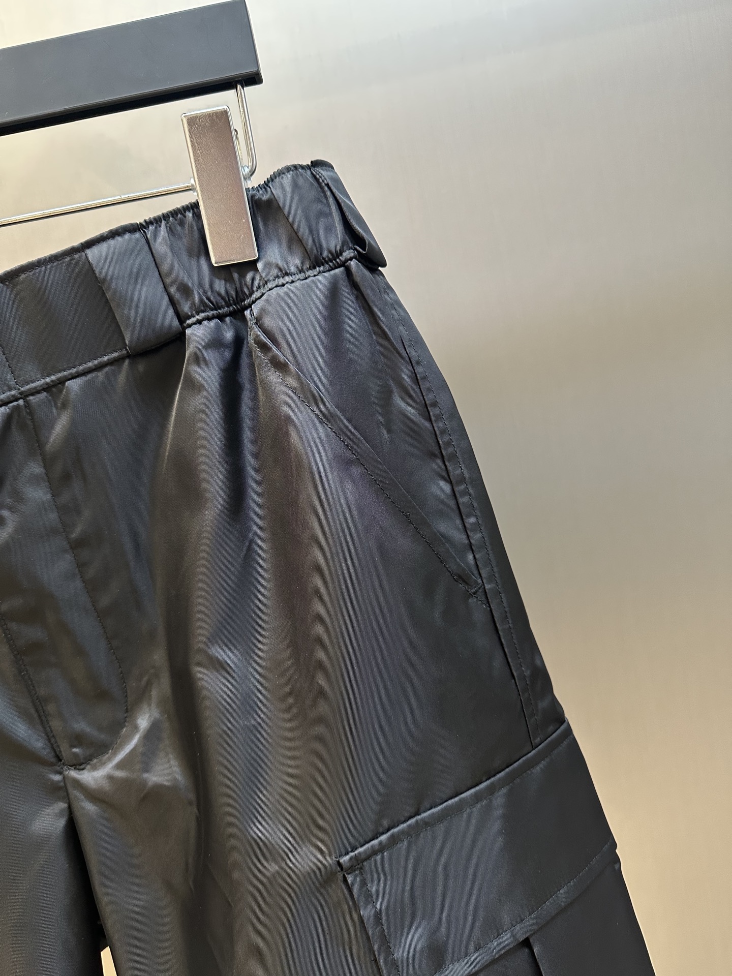 PRADA Cotton Bermuda Shorts（SPH244-1WQ8-F0002-S-231）